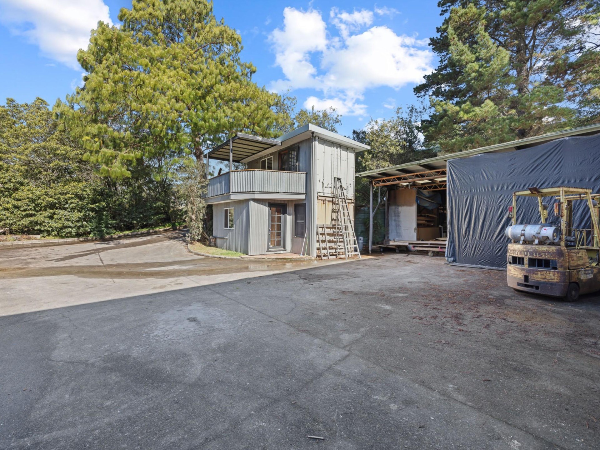 Business Warehouse & Residence 668994 3