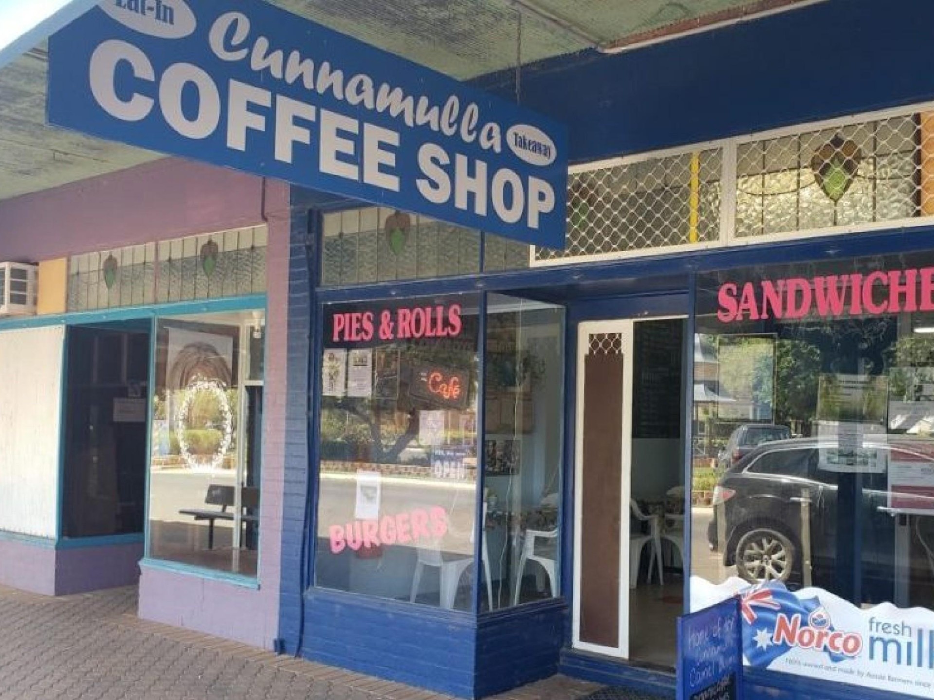 Thriving Outback Cafe - 669149 1