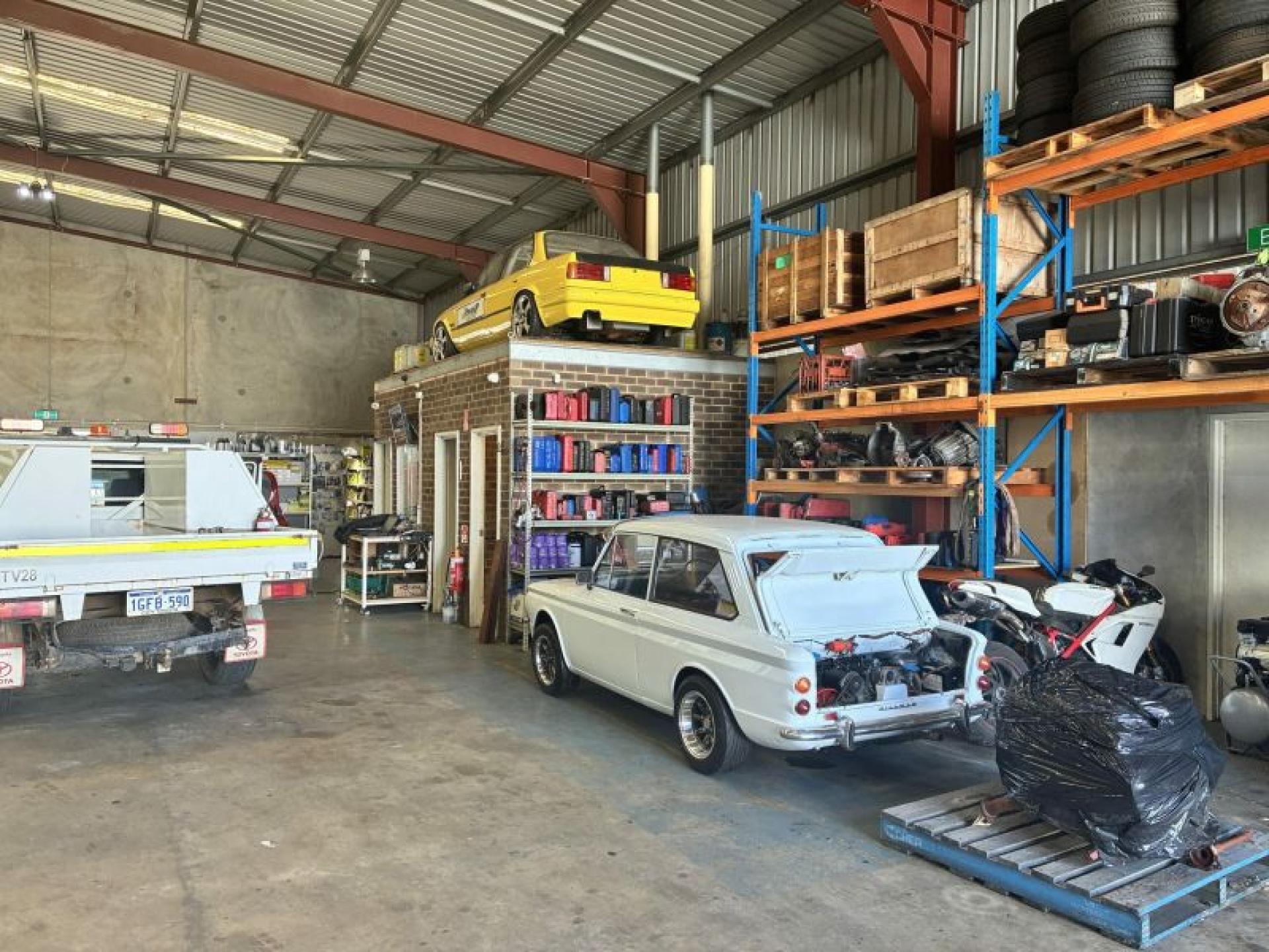 Independent Automotive Mechanical Workshop 669238 2