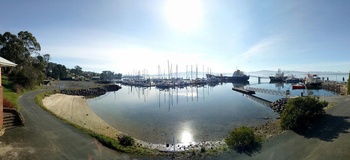 L/hold Beauty Point Waterfront 669244 3