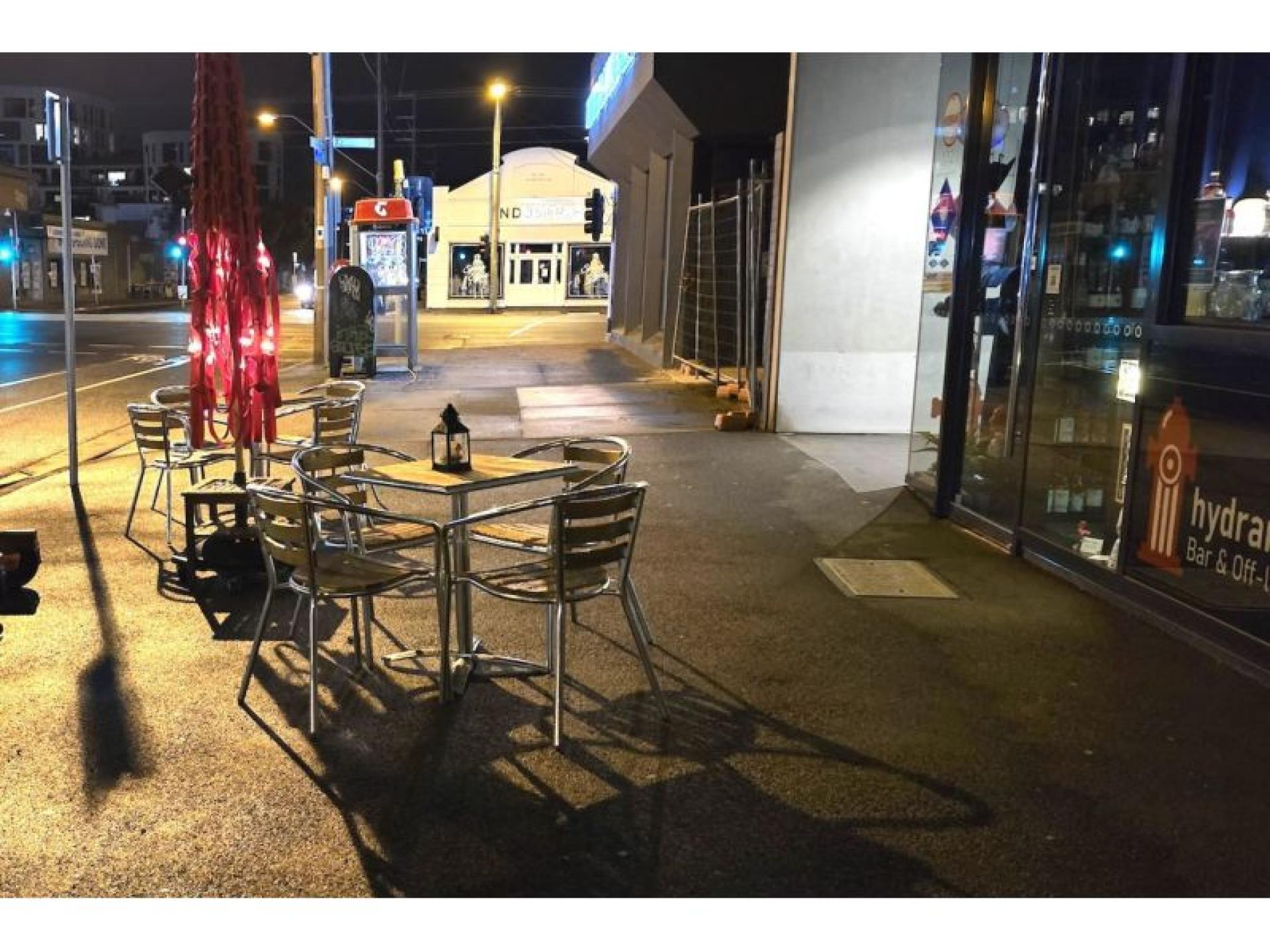 Hydrant Bar - A 669634 2