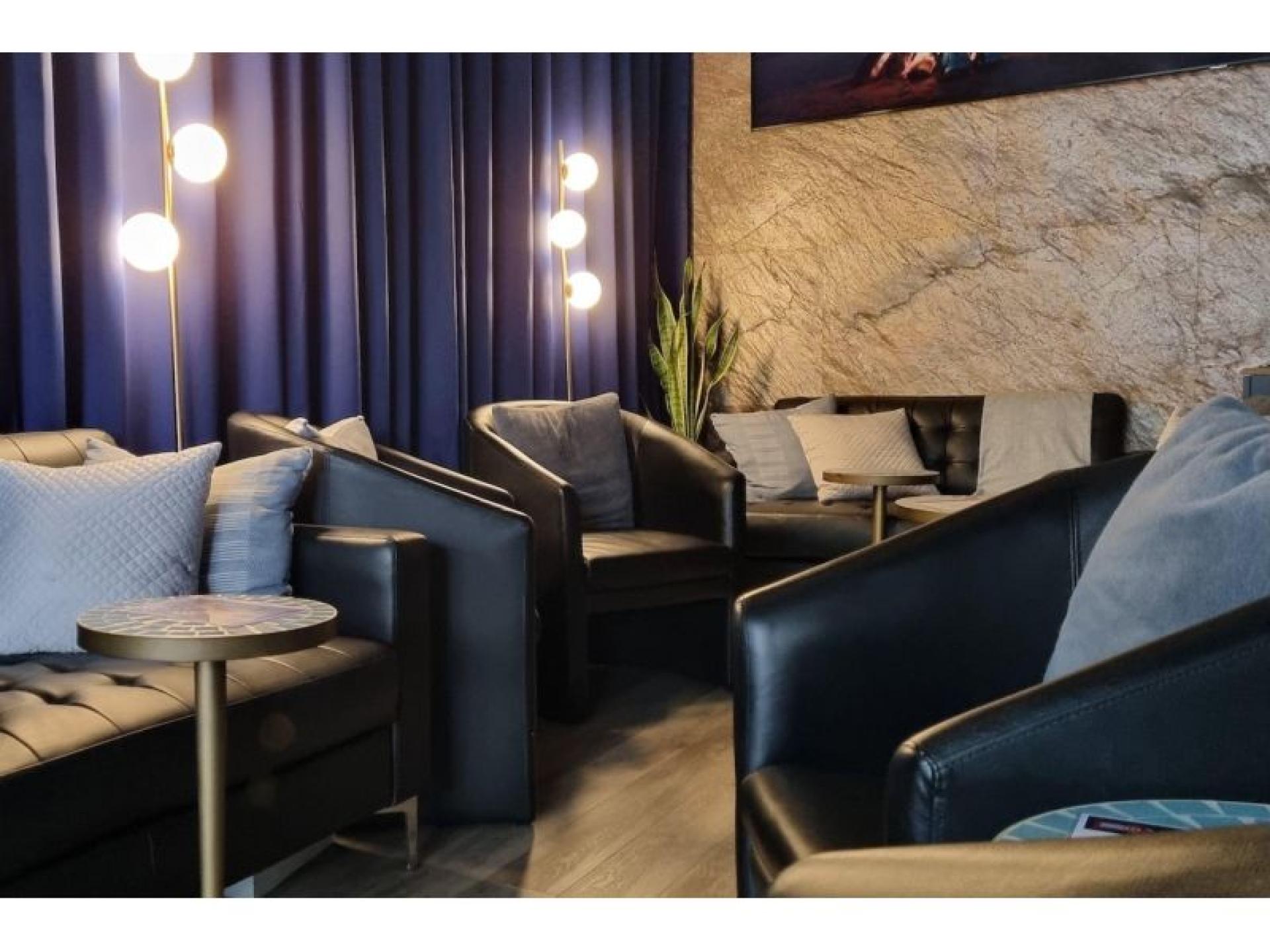 Hydrant Bar - A 669634 3