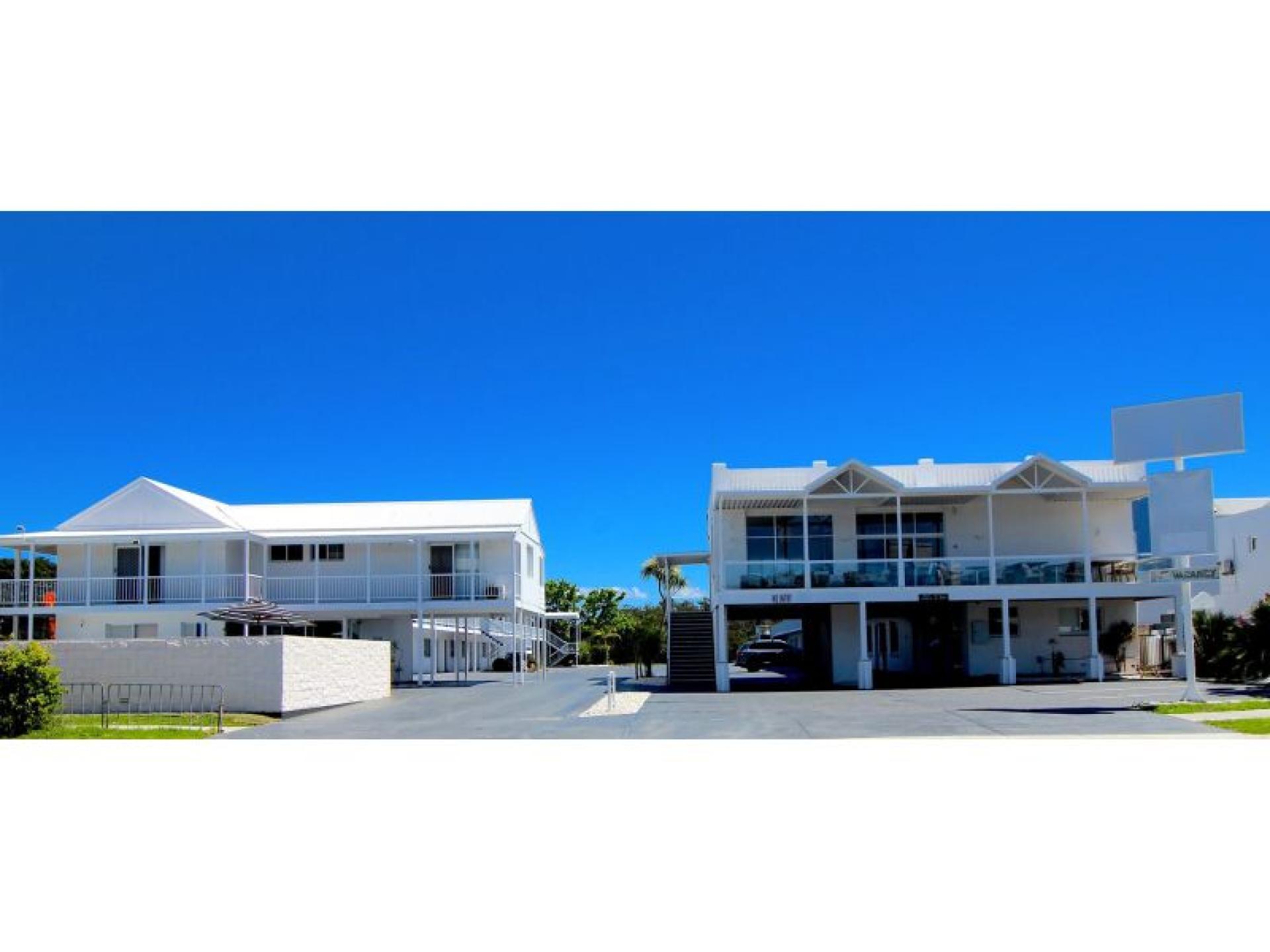Prestigious Waterfront Motel & 669847 2