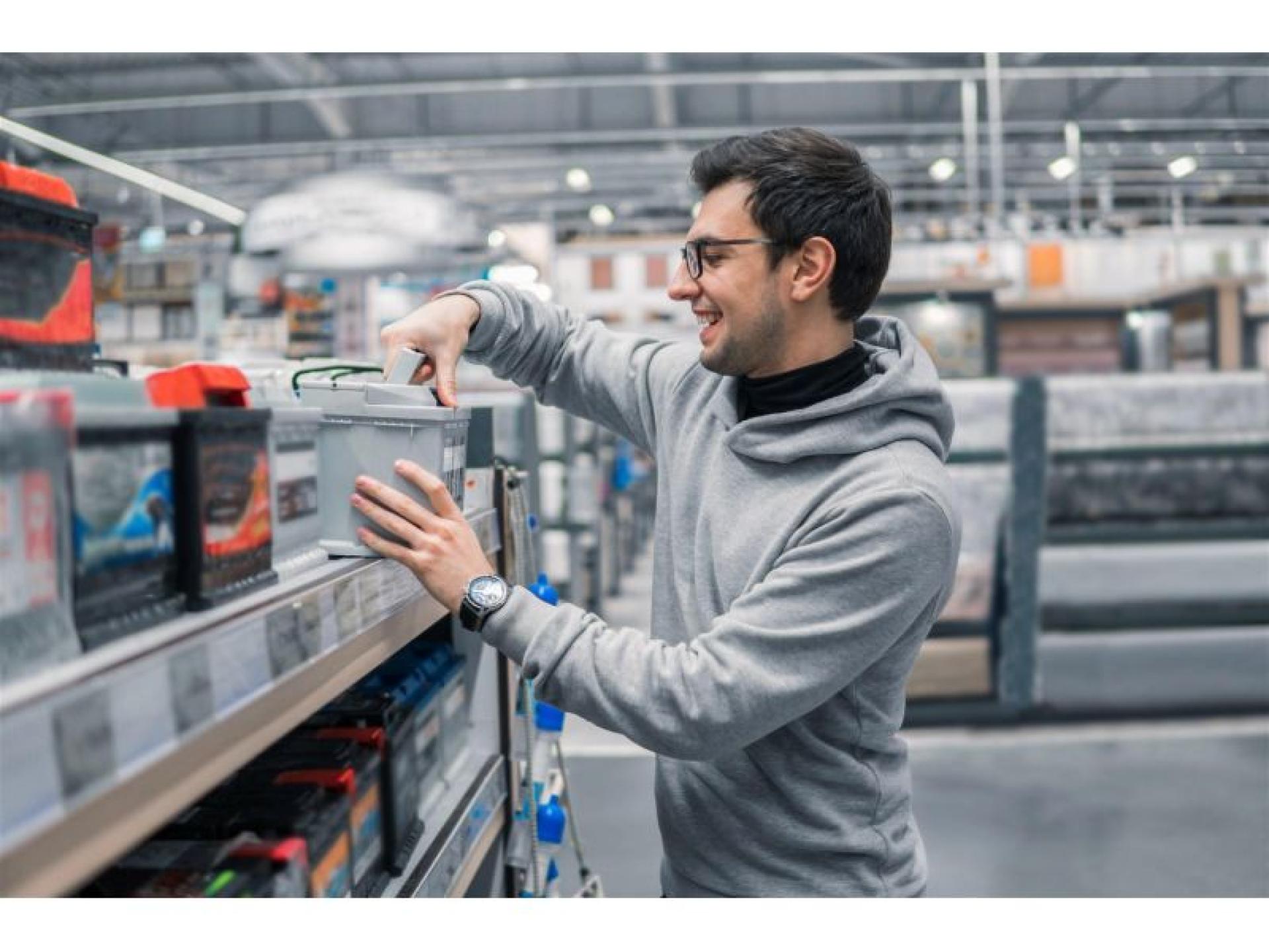 Specialist Parts Retailer & 669868 1