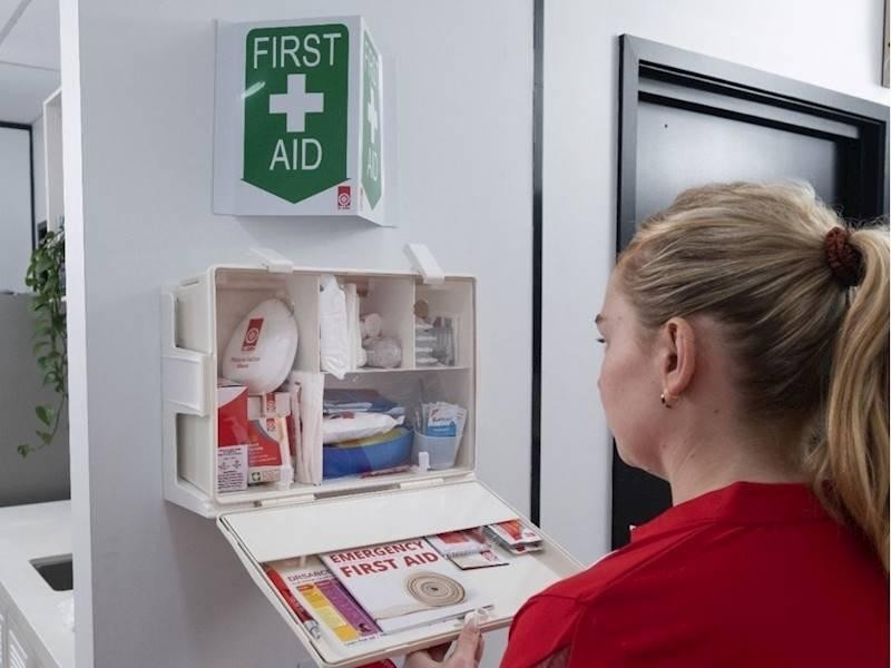 First Aid & Safety 669947 3
