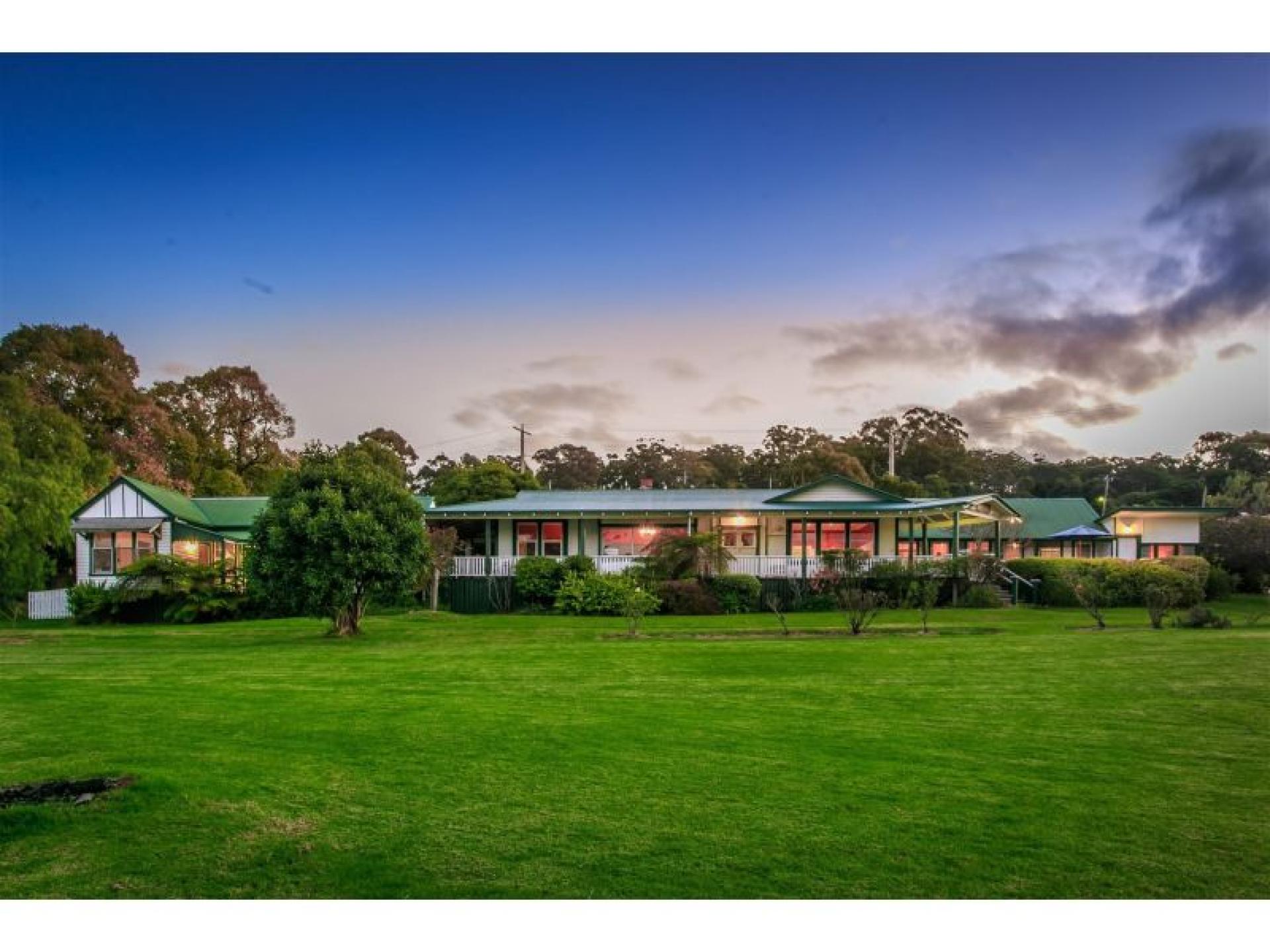 Boutique Coastal Lodge With 670065 1