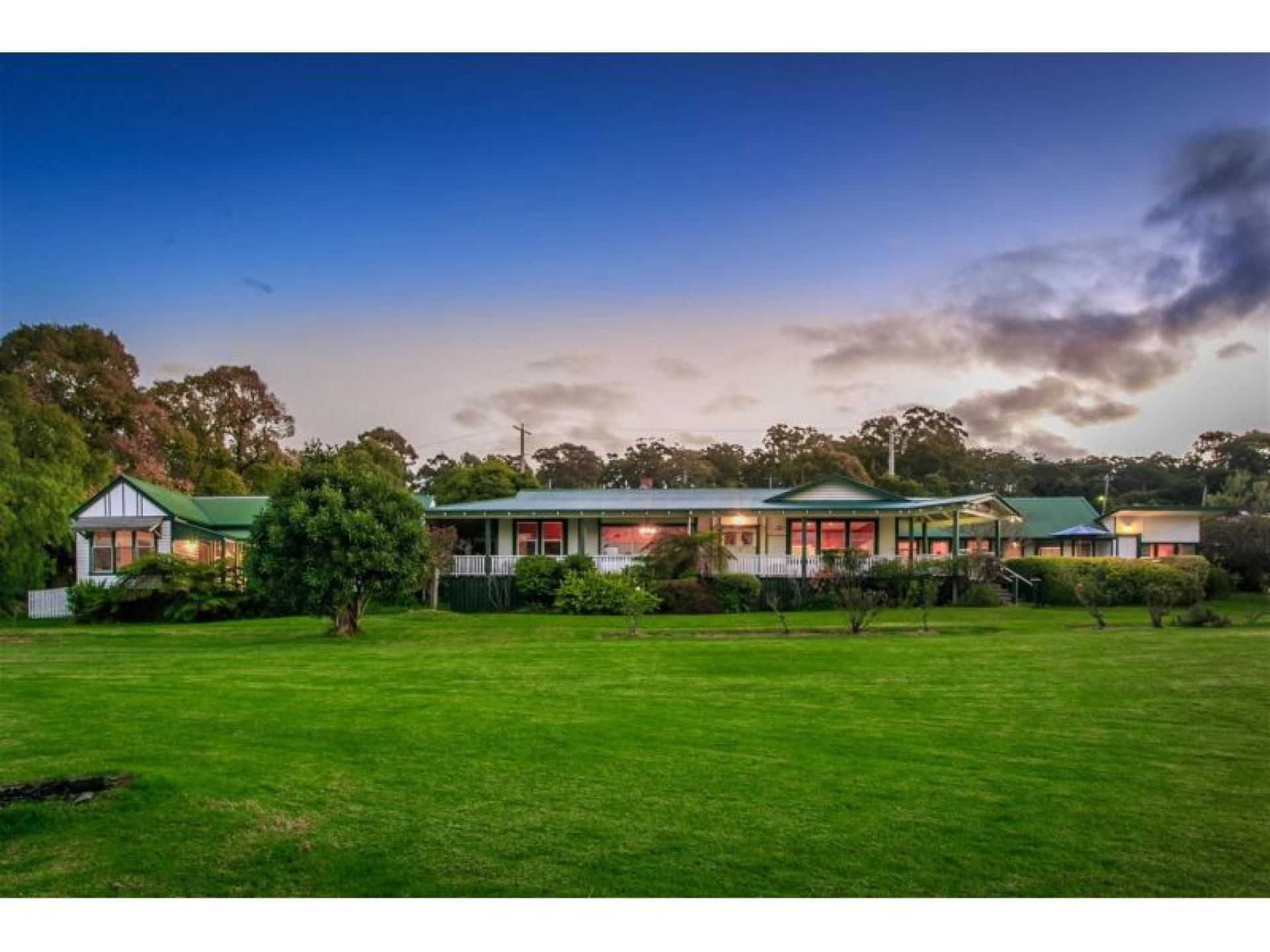 Rare Freehold Accommodation & 670066 2