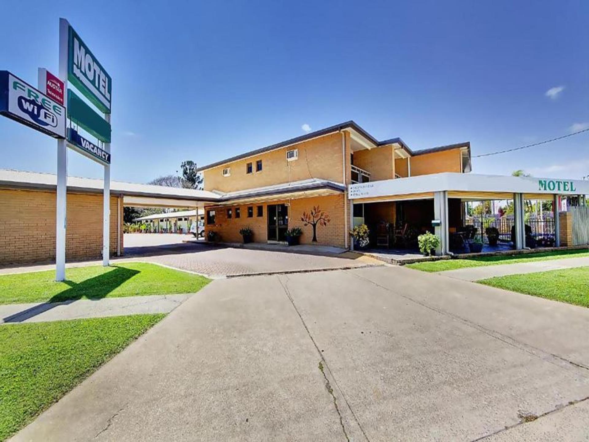Large Profitable Leasehold Motel 670221 2