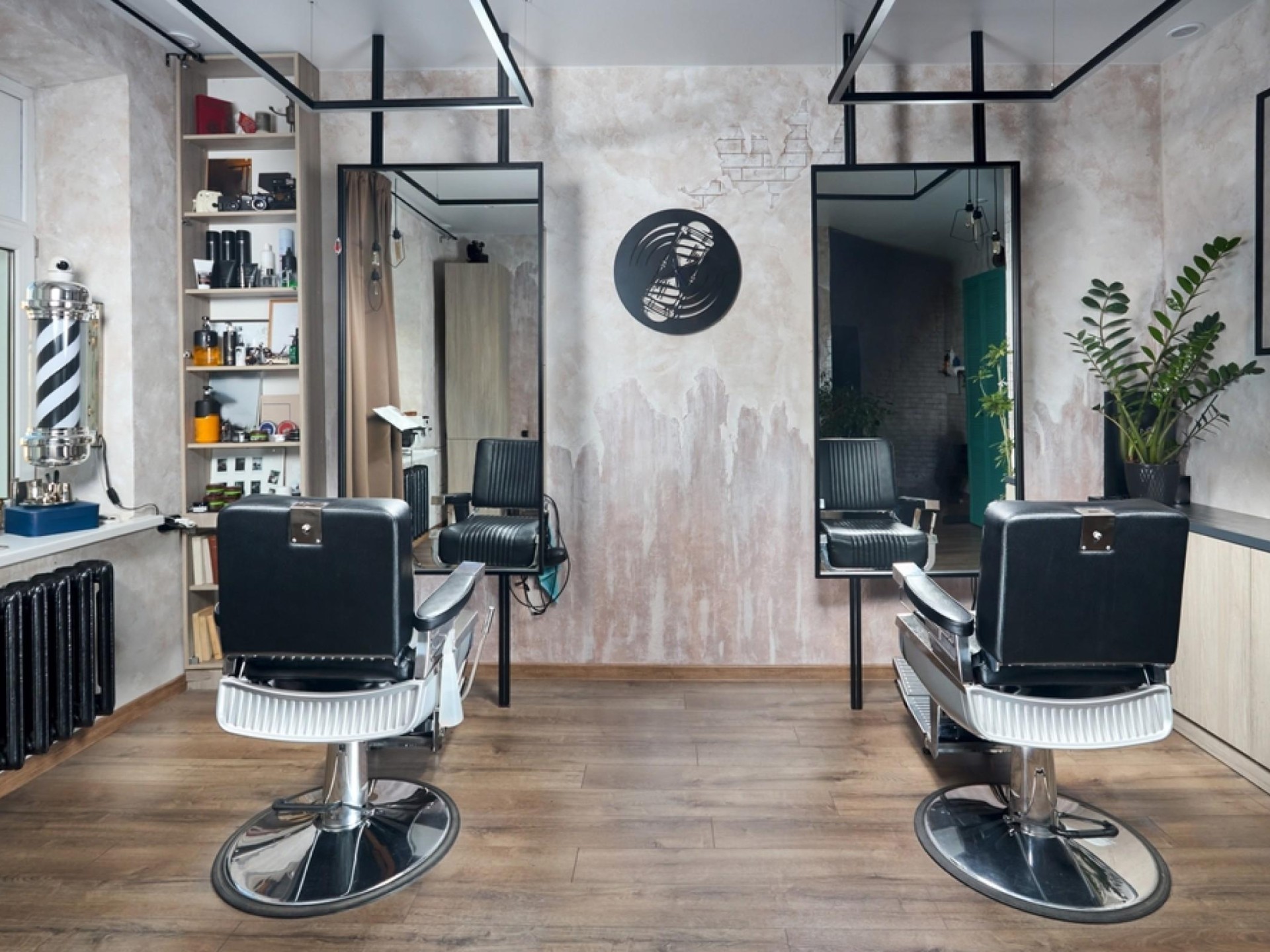 Thriving Barber Shop In 670371 3