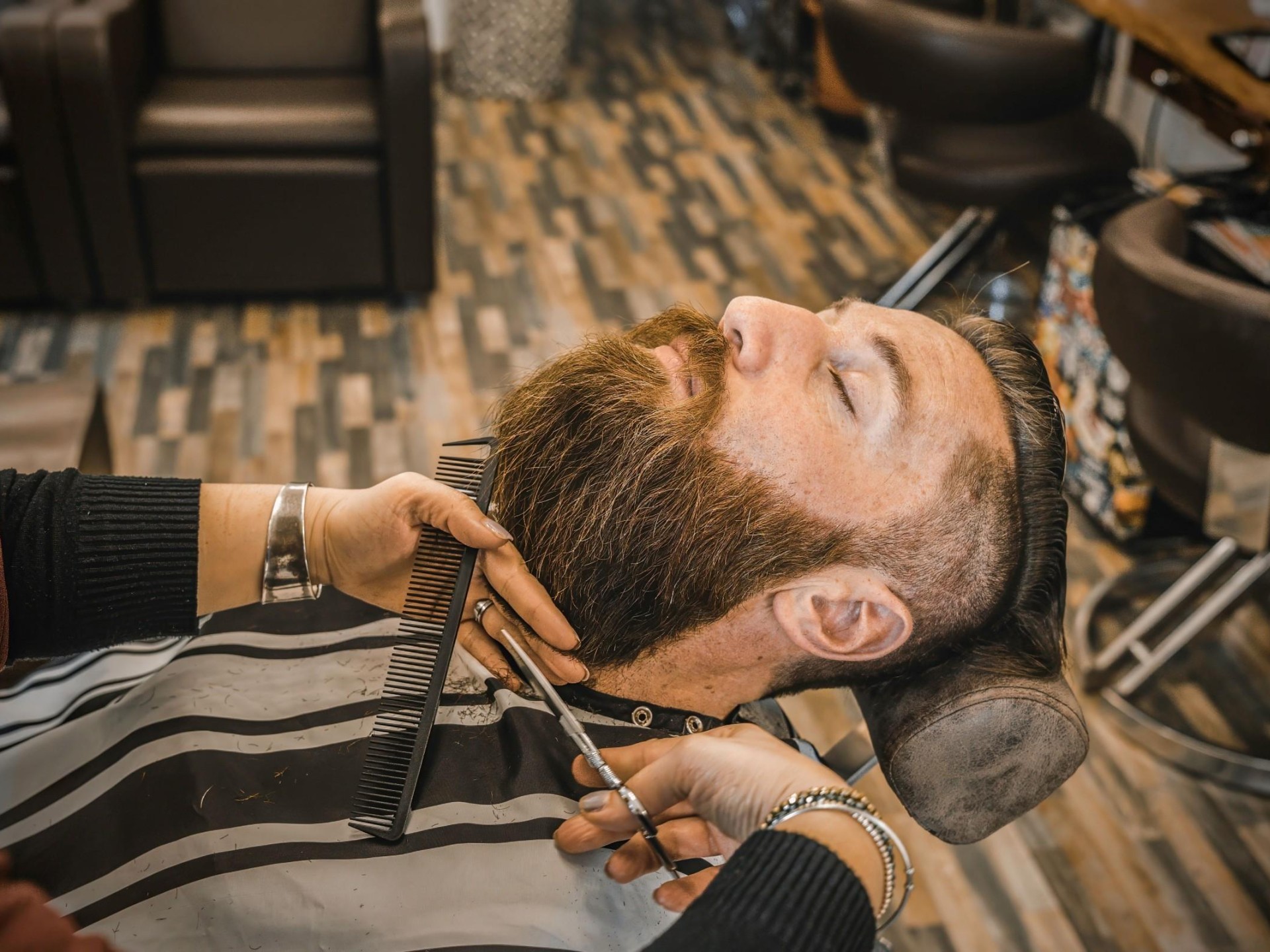 Thriving Barber Shop In 670371 2