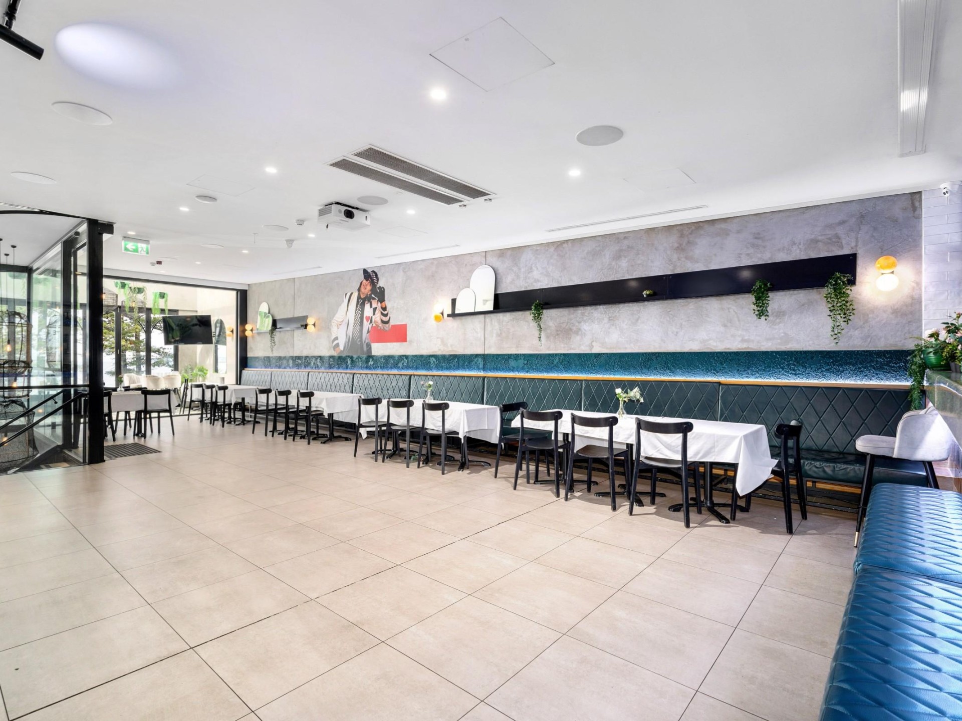 Spectacular 2-storey Waterfront Gem 670751 3