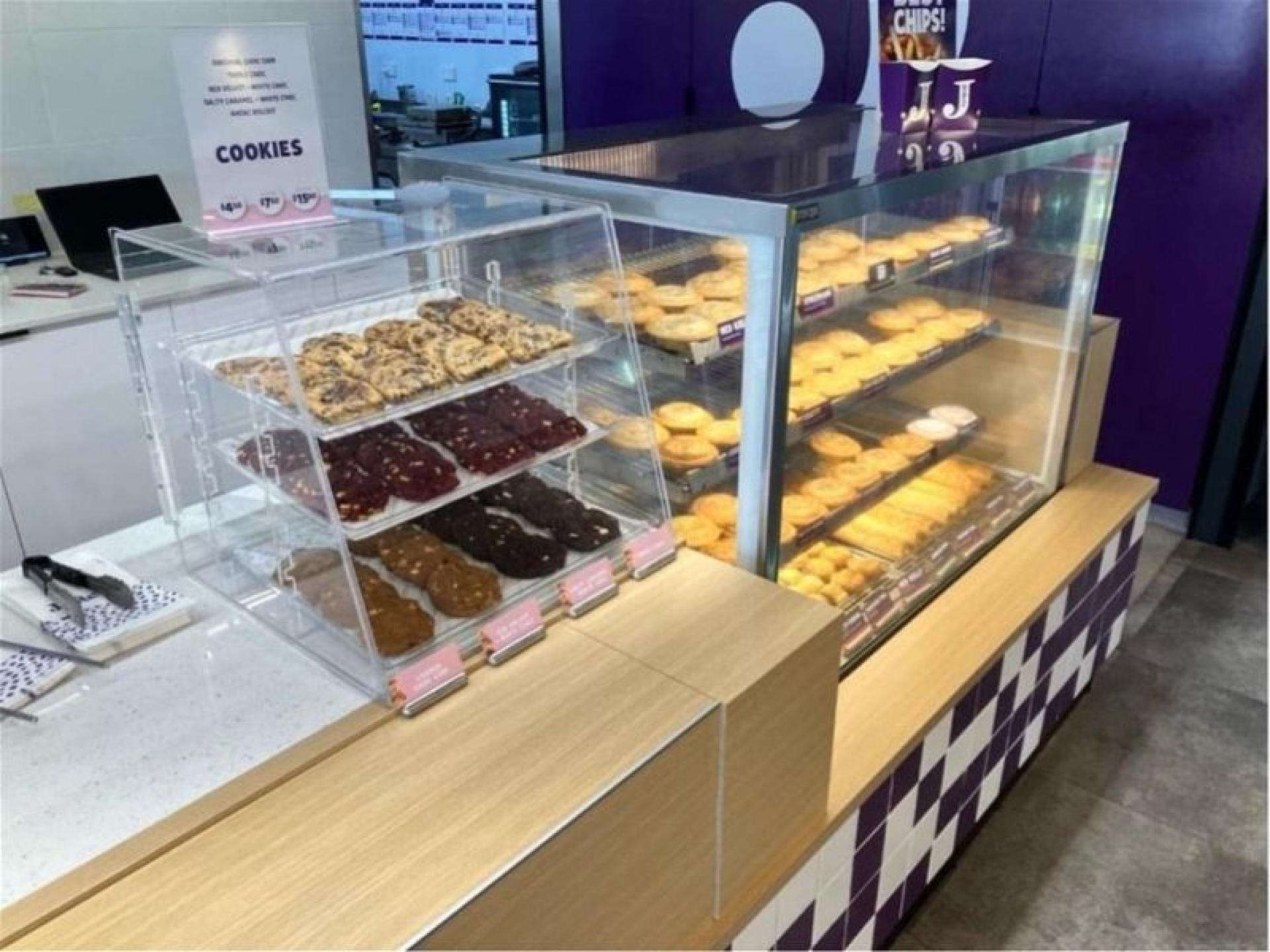 Jesters Bassendean - Strong 671081 3