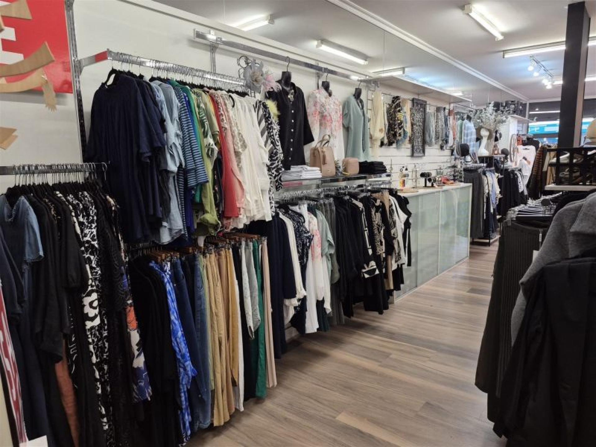 Women's Fashion Boutique - 671192 2