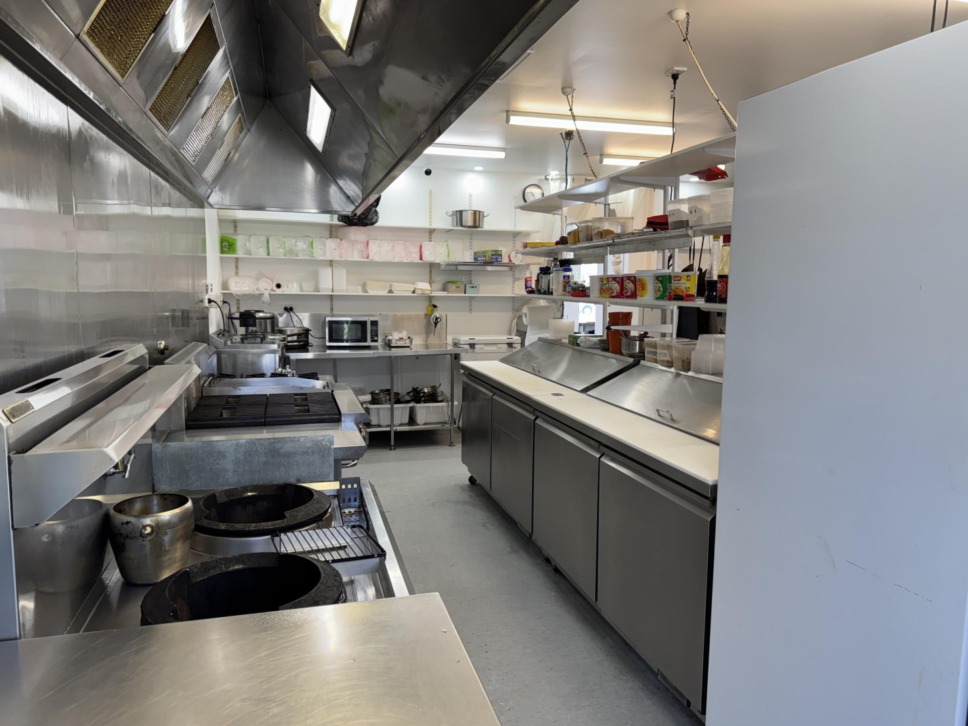 Modern Eatery | High 671545 3