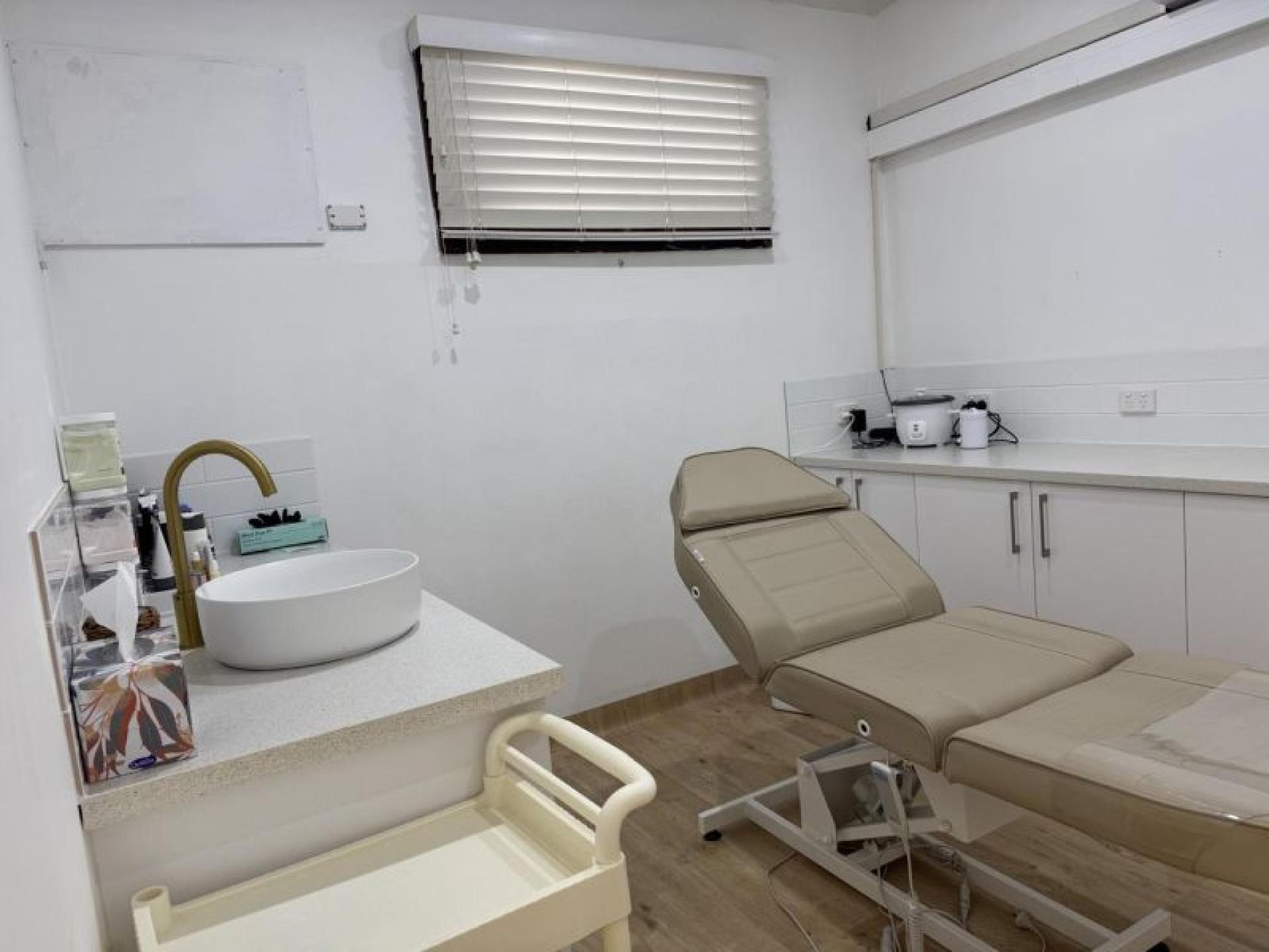 High End Boutique Beauty 671856 3