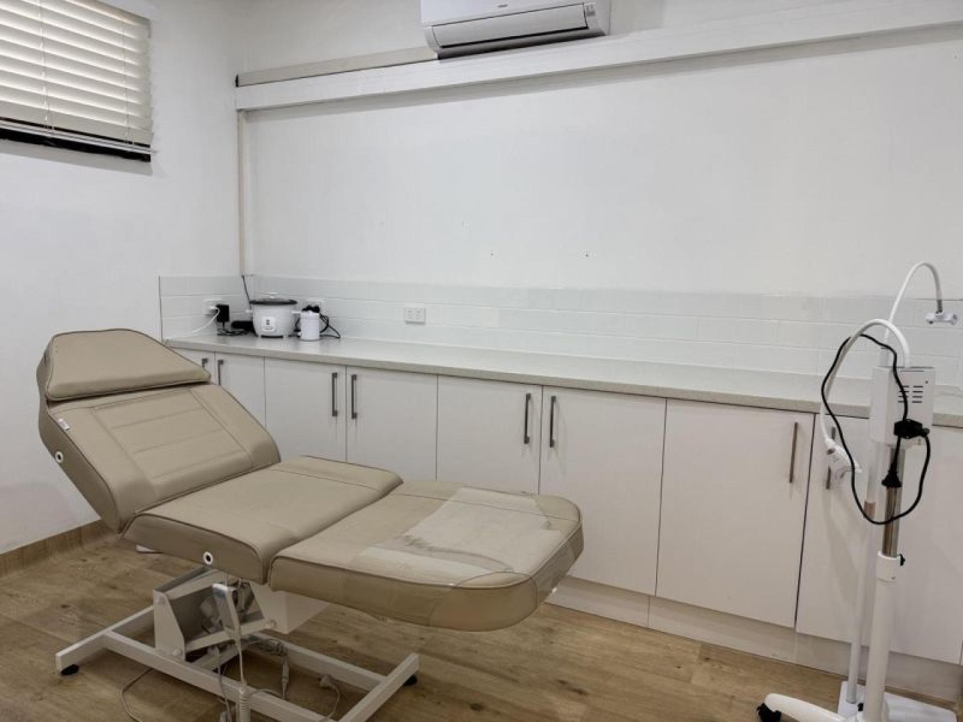 High End Boutique Beauty 671856 2