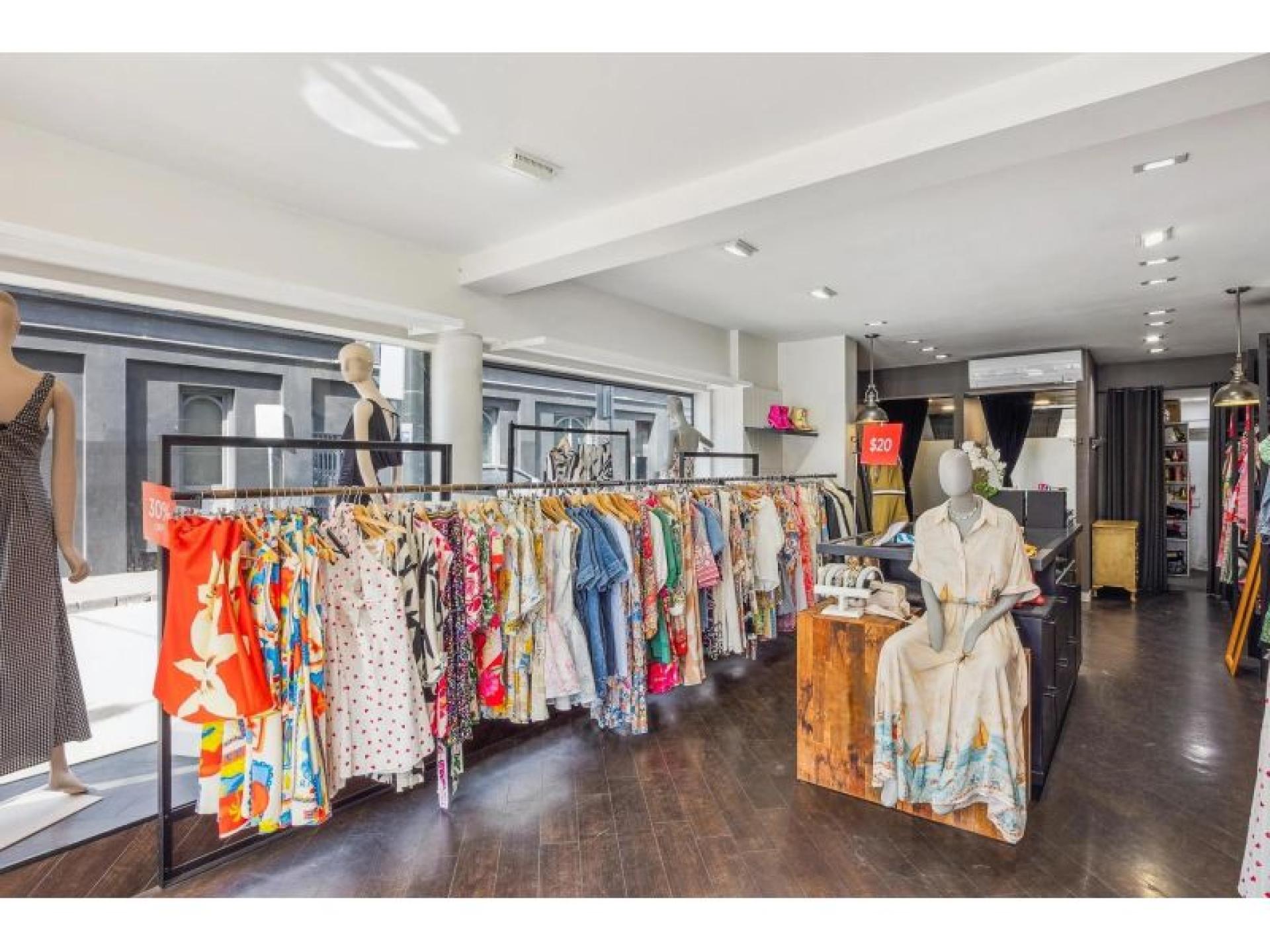 Women’s Fashion Boutique Chapel 671873 3