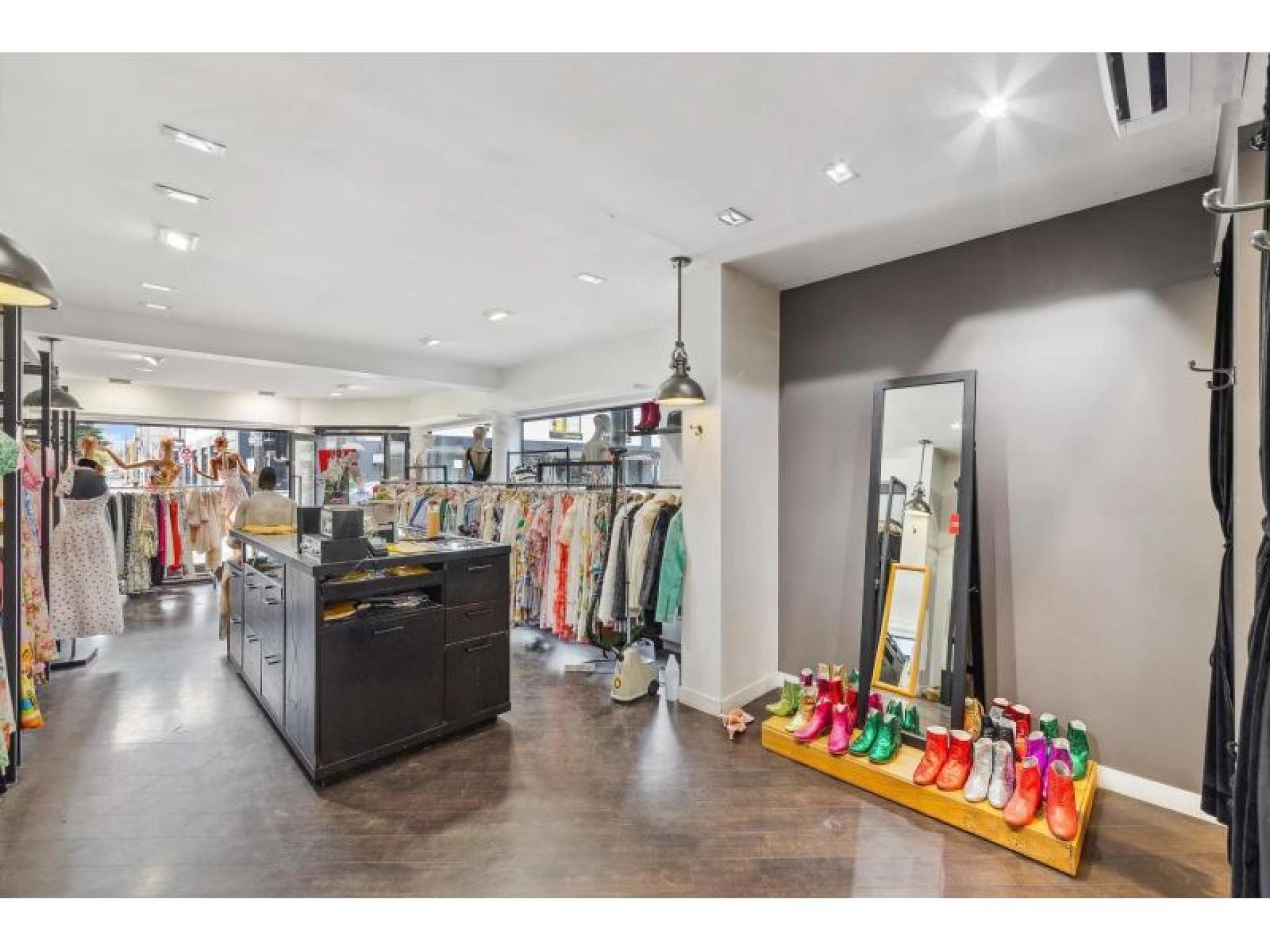 Women’s Fashion Boutique Chapel 671873 2