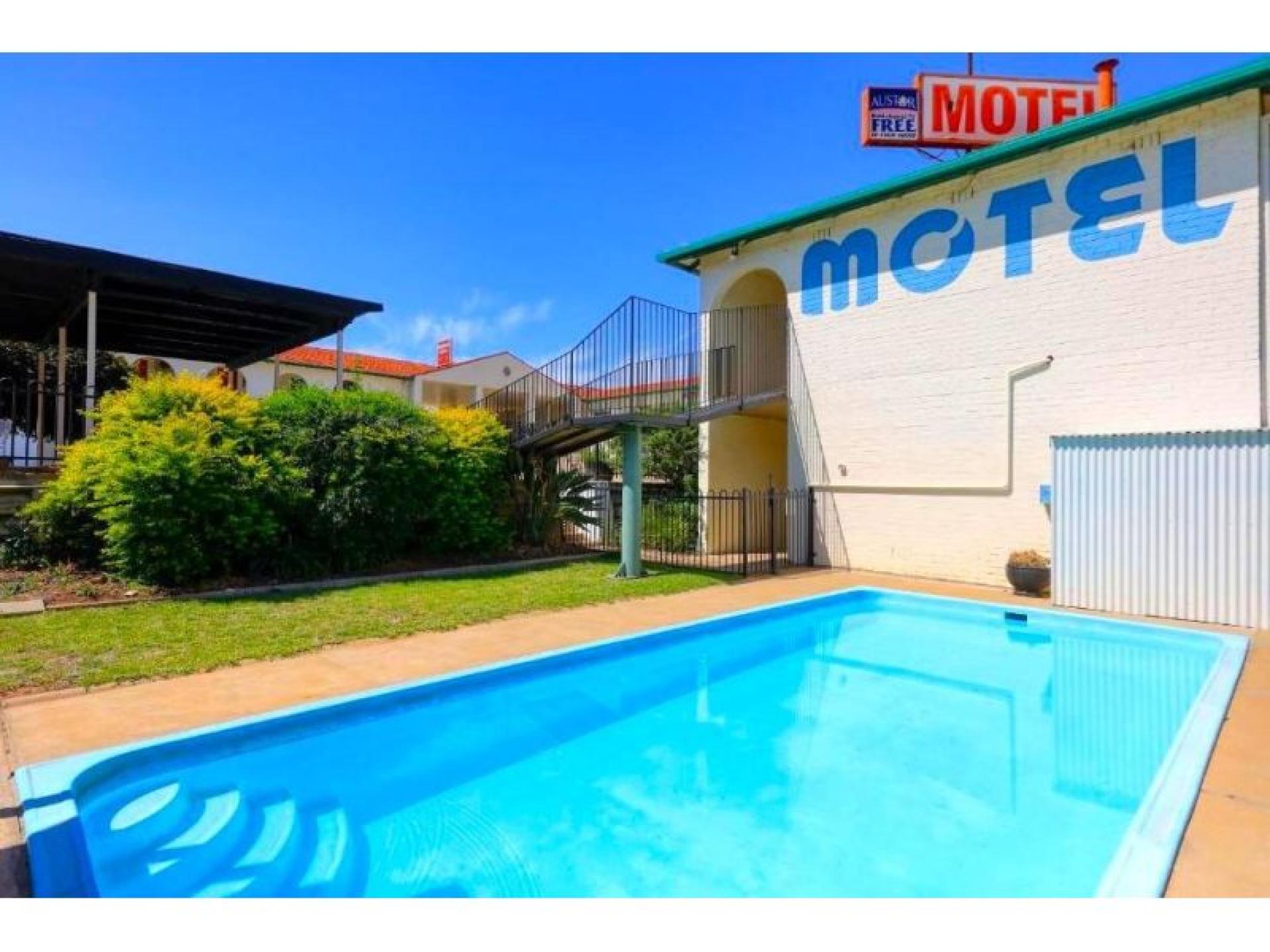 Sold - Bishops Lodge 671926 3