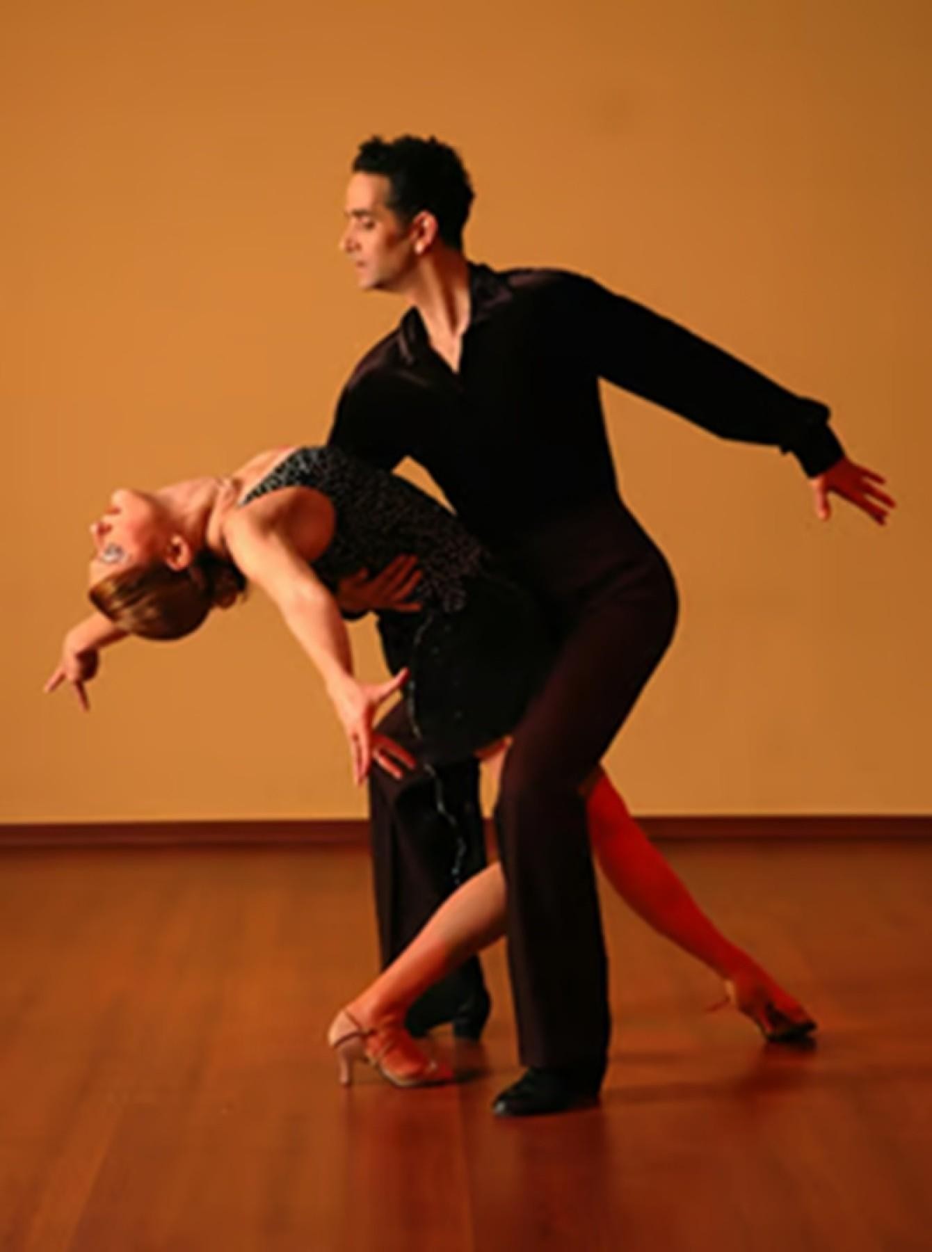 Amazing Adult Dance Studio 672291 2