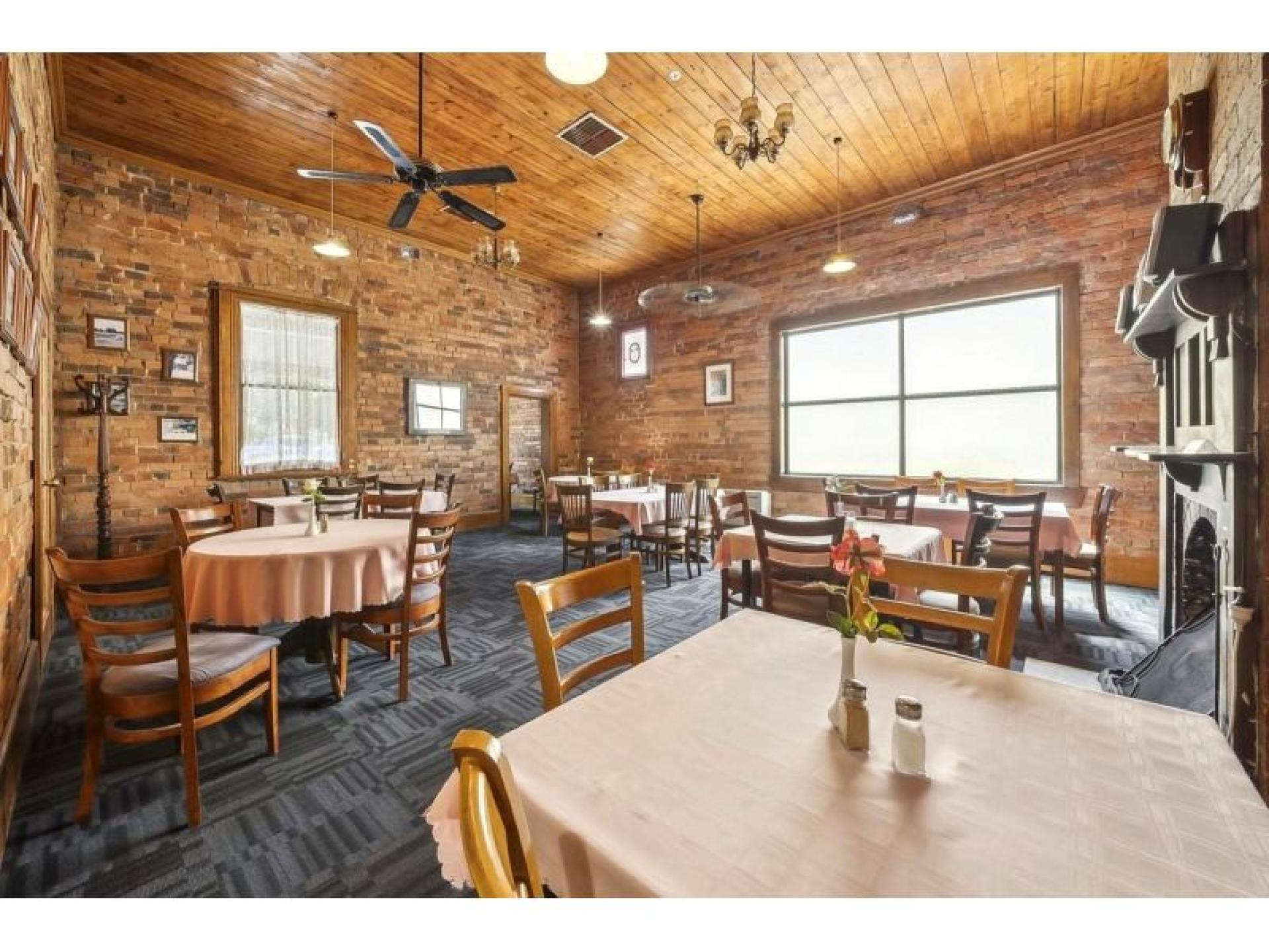 Freehold - Devenish Railway 672346 2