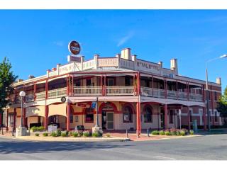 UNDER OFFER - VACANT POSSESSION LEASEHOLD - Royal Hotel, Corowa NSW - 1P0527