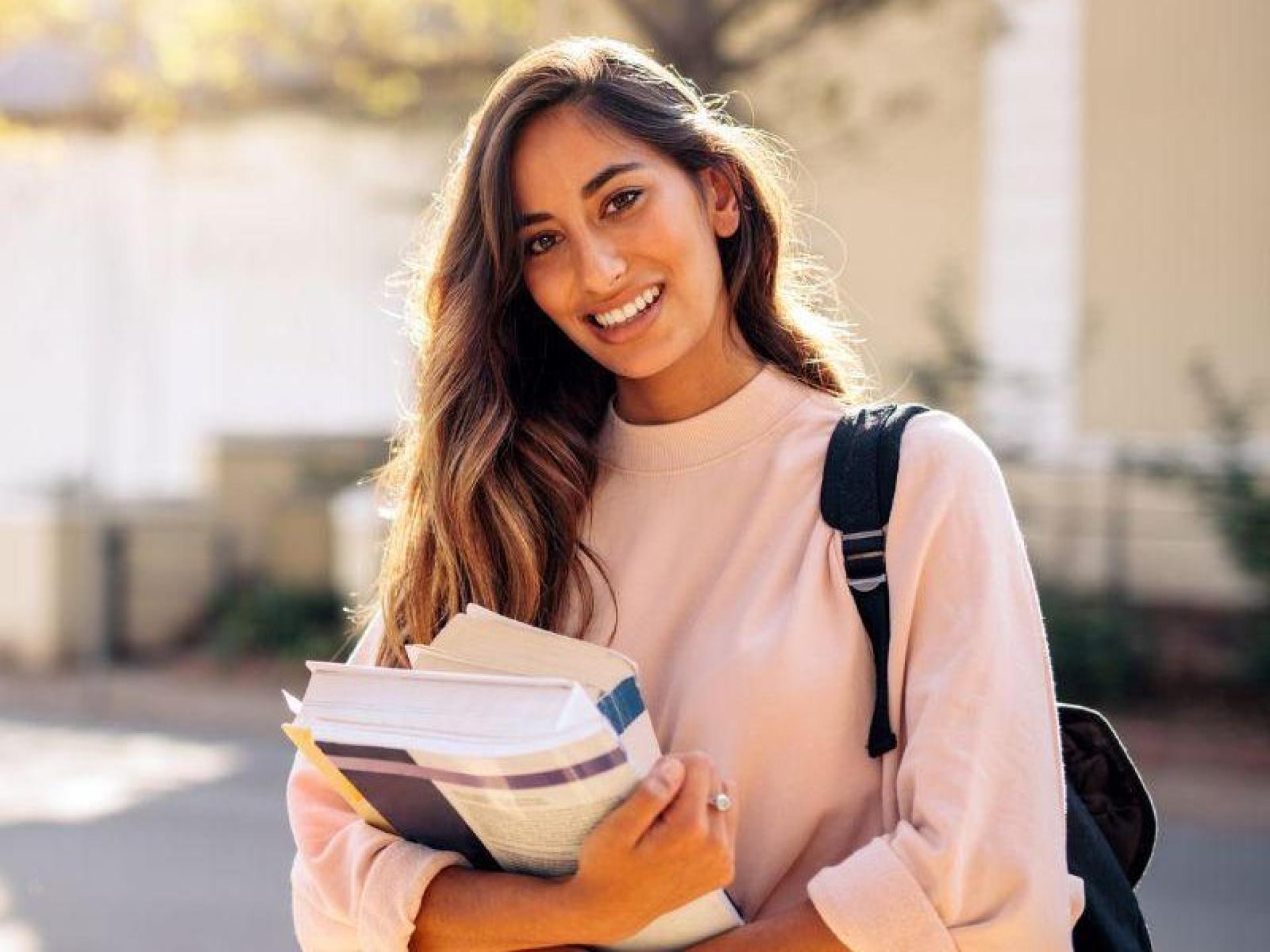 Profitable Language Education Specialist. 672869 2