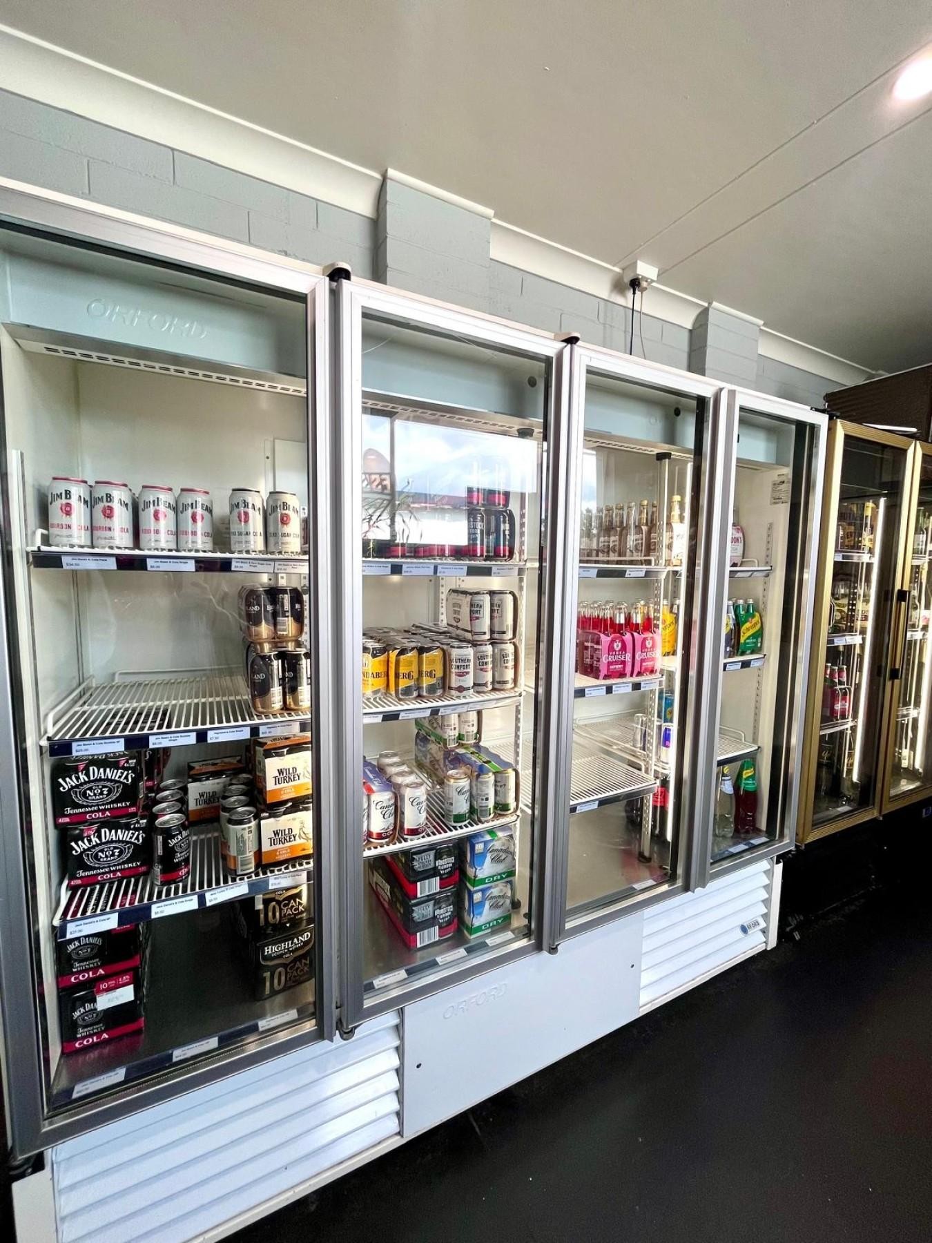 Bottle Shop And Tavern 673220 3