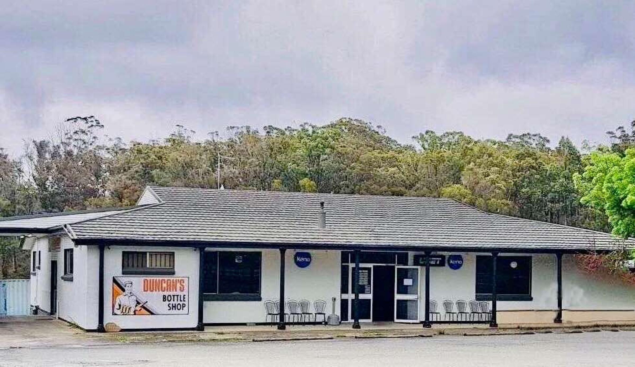 Bottle Shop And Tavern 673220 3