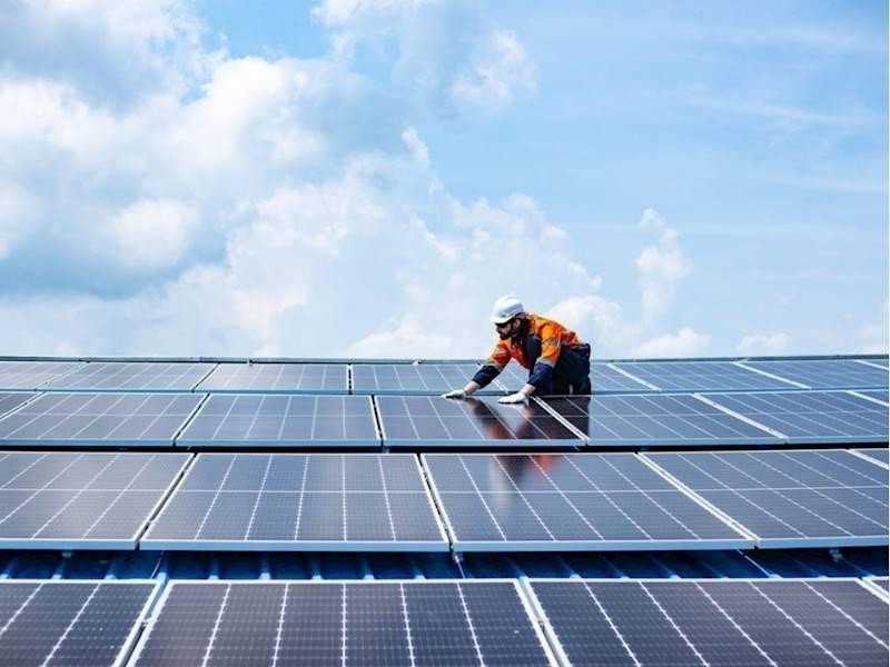 Leading Solar & Energy 673223 3