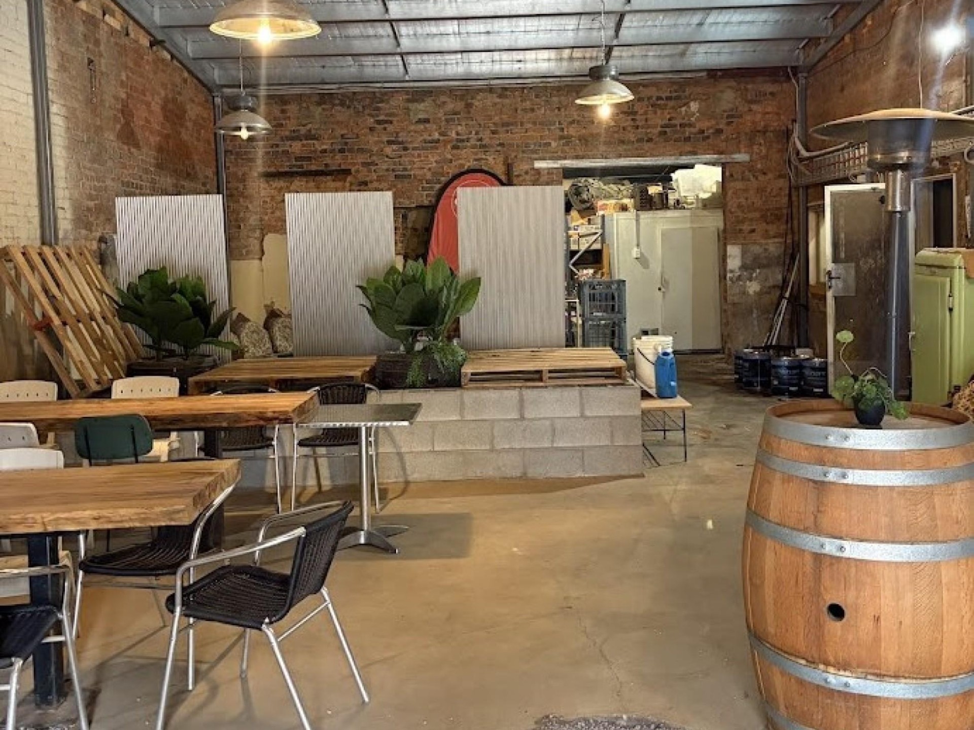 Coffee Shop/café + Adjoining 673274 2
