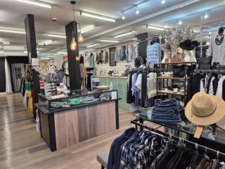 Popular Women's Fashion Boutique - Prime Location