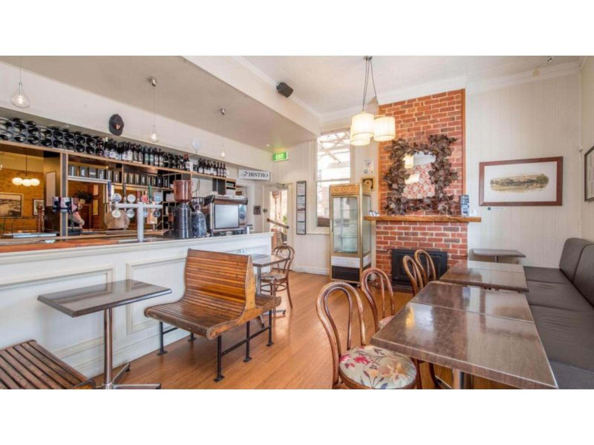 Iconic Freehold Hotel – 673518 2