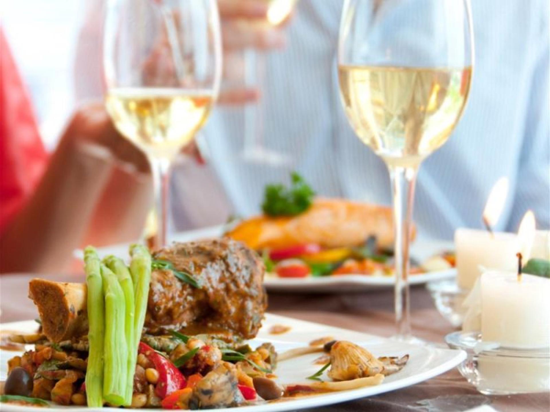 Contemporary Restaurant & Bar 673660 1