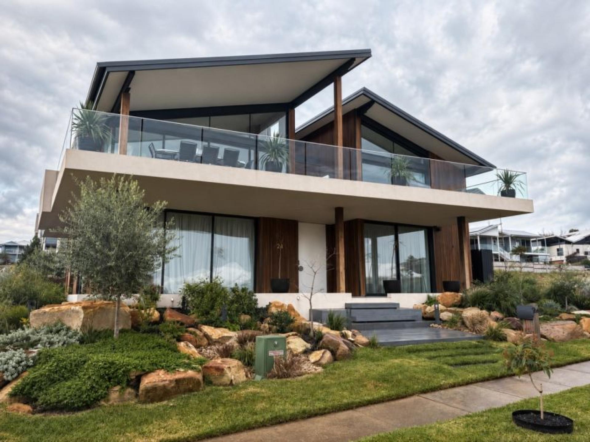Blue-chip Commercial Glazing Business. 673851 1