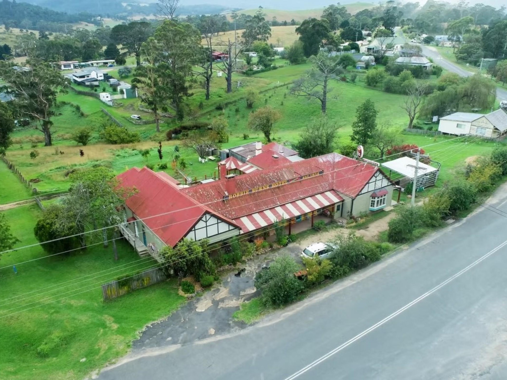 Historic Robbie Burns Hotel 674017 1