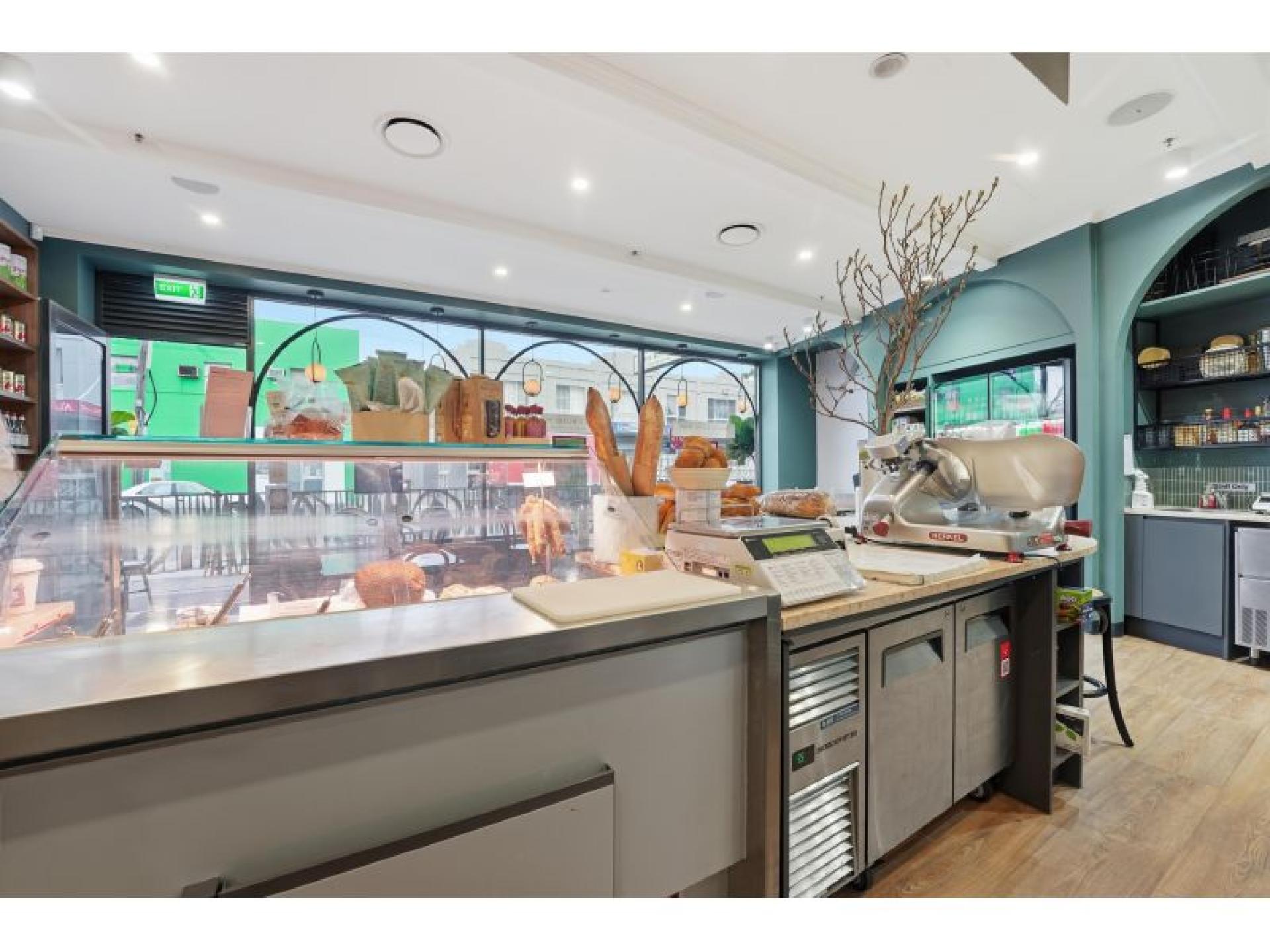 Sophisticated Deli / Cafe 674450 3