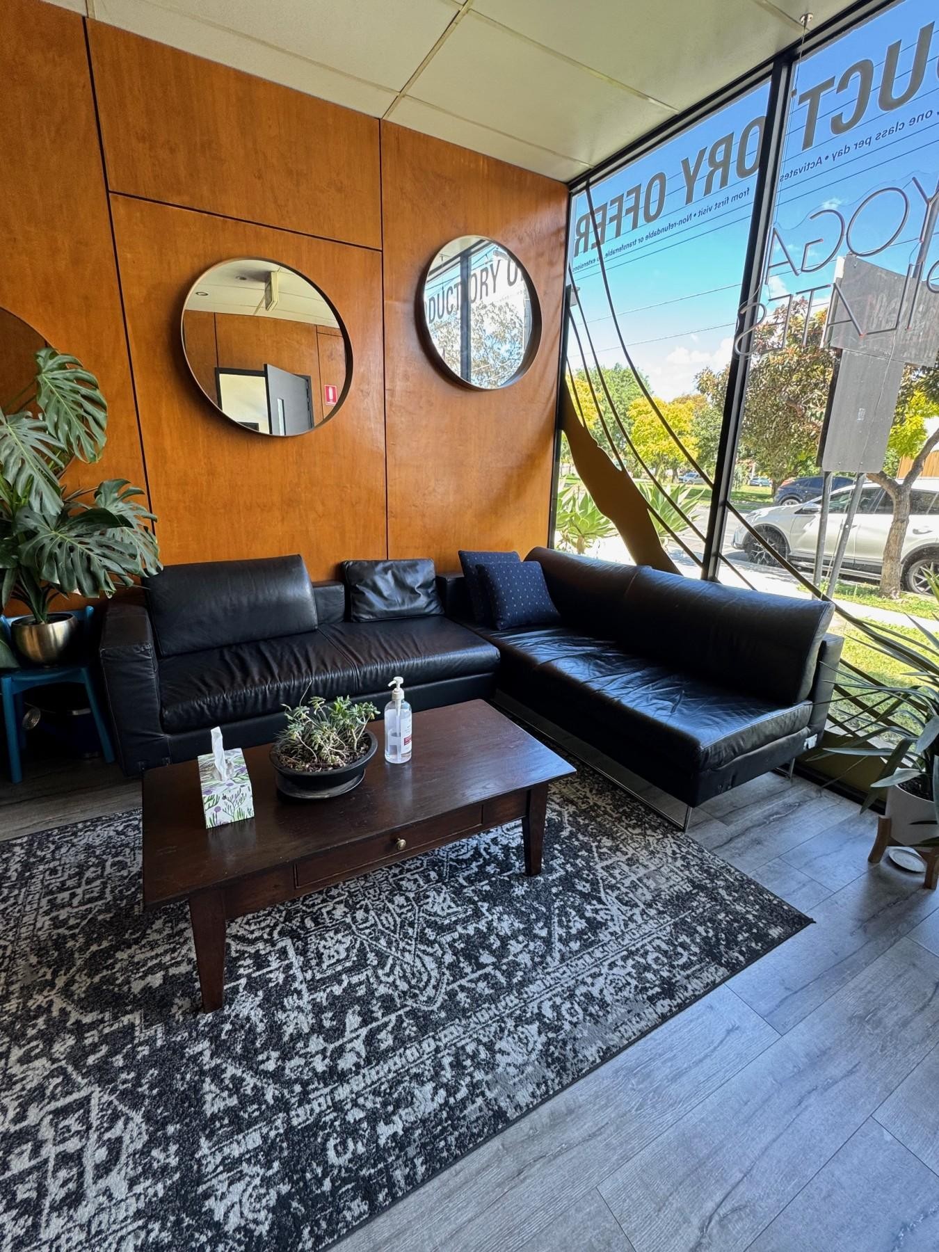 Established Hot Yoga & 674609 3