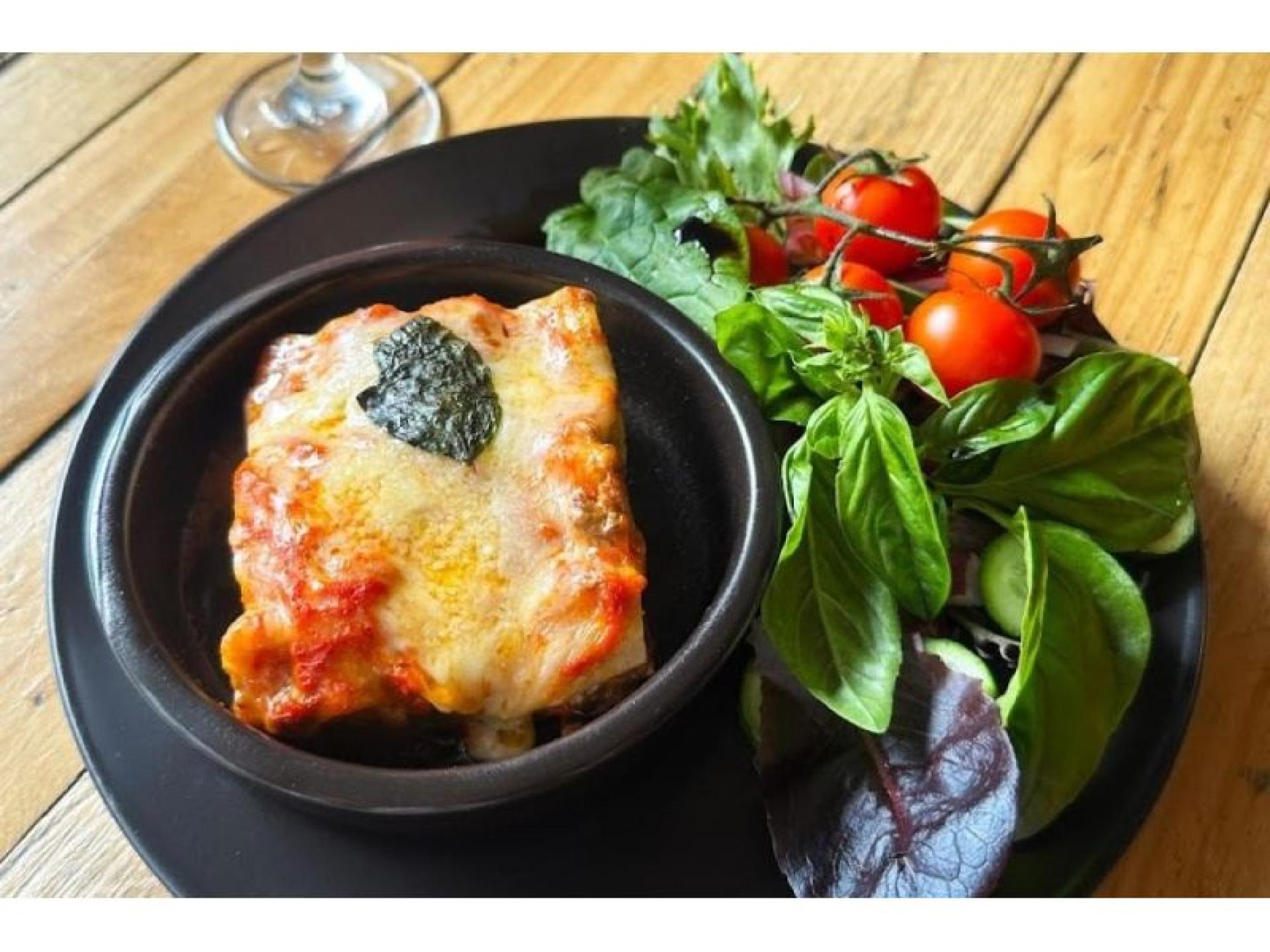 Under Contract - Award-winning 674634 2