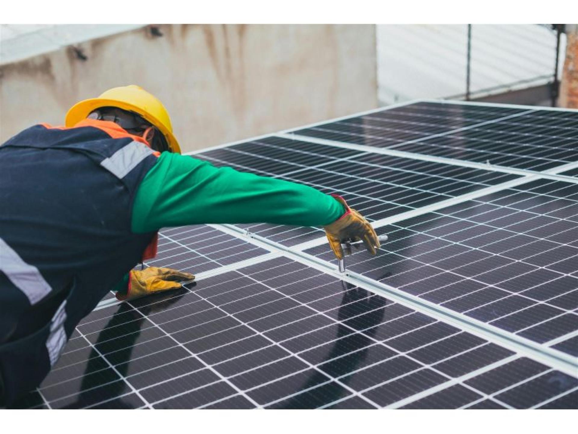 Renewable Energy Installation Company 674743 3