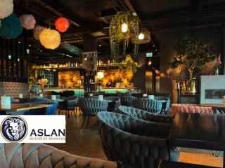 RESTAURANT/BAR BUSINESS FOR SALE