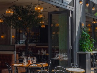 Under Management Café In Affluent Area - Ideal For Investors And Owner - Operators