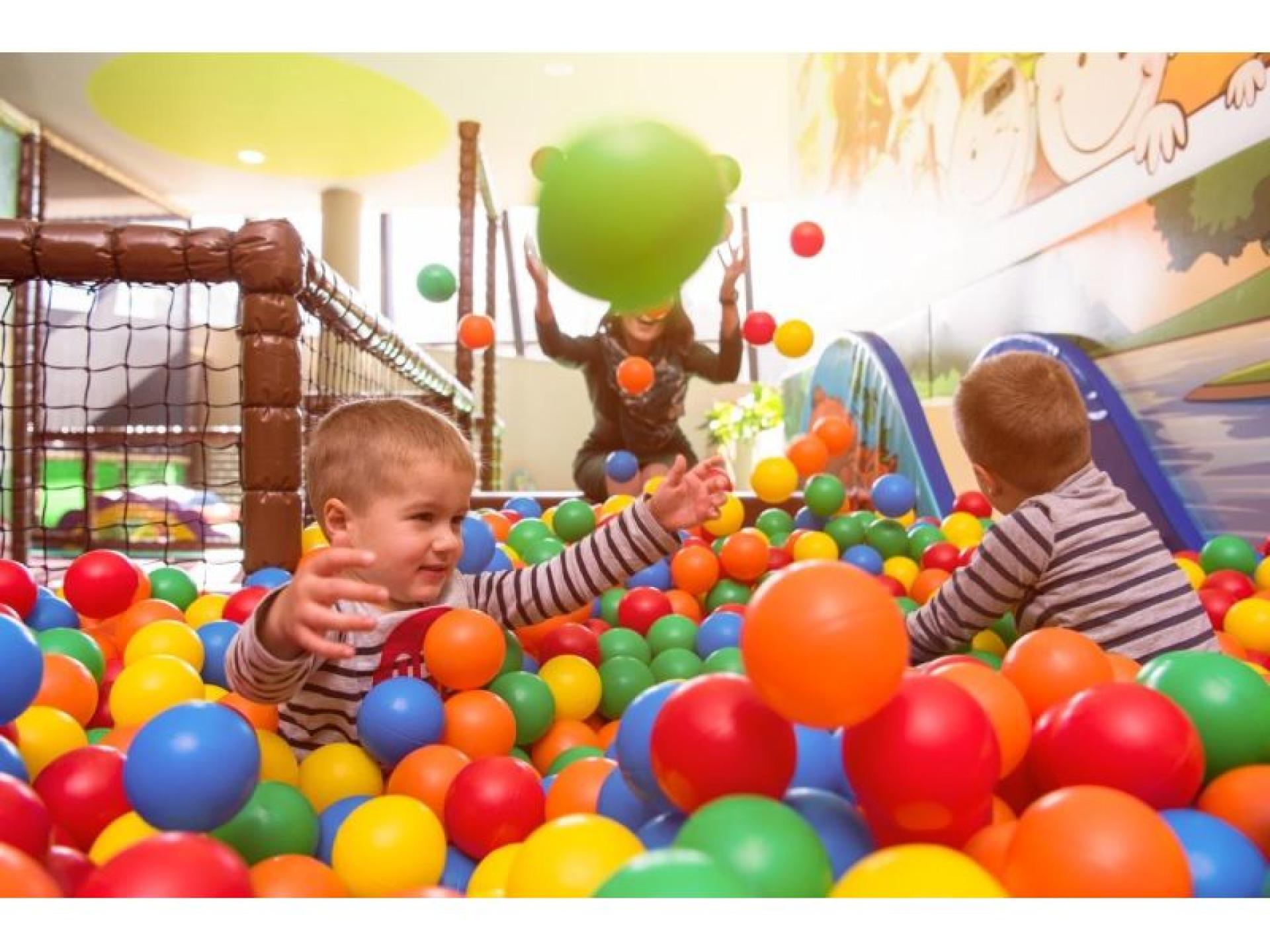 Price Drop! Upmarket Kids 674981 2