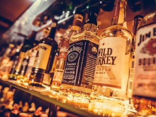 Long's Bottle Shop (Business Only)