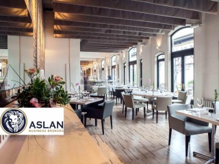BAR/RESTAURANT FOR SALE IN BAYSIDE