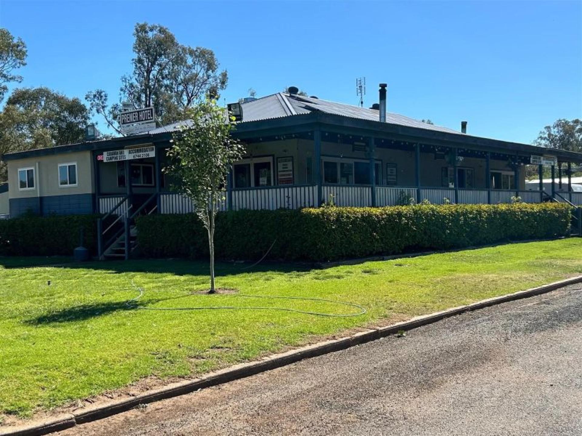 Iconic Country Pub With 675564 2