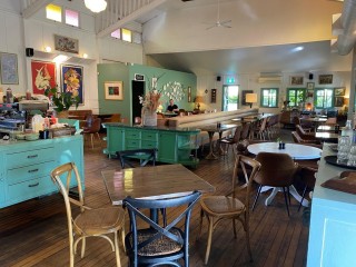 THE BEST INDOOR/OUTDOOR CAFÉ  ON THE GREAT NORTH ROAD ON THE ABBOTSFORD PENINSULA