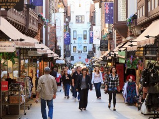 London Court Icon – 30+ Years Trading Retail