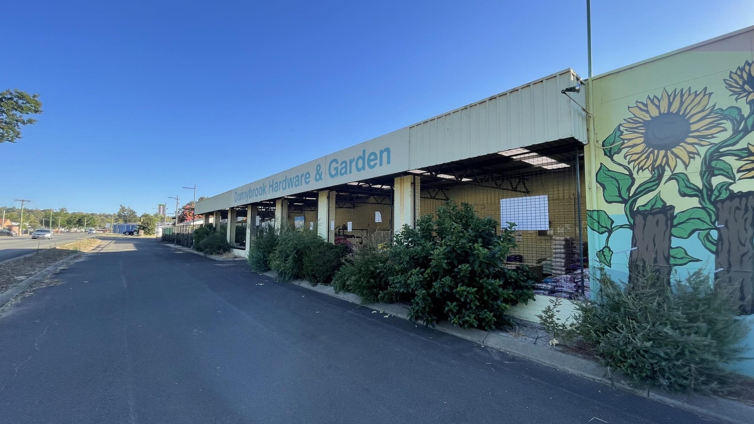 Donnybrook Hardware & Garden 676144 2