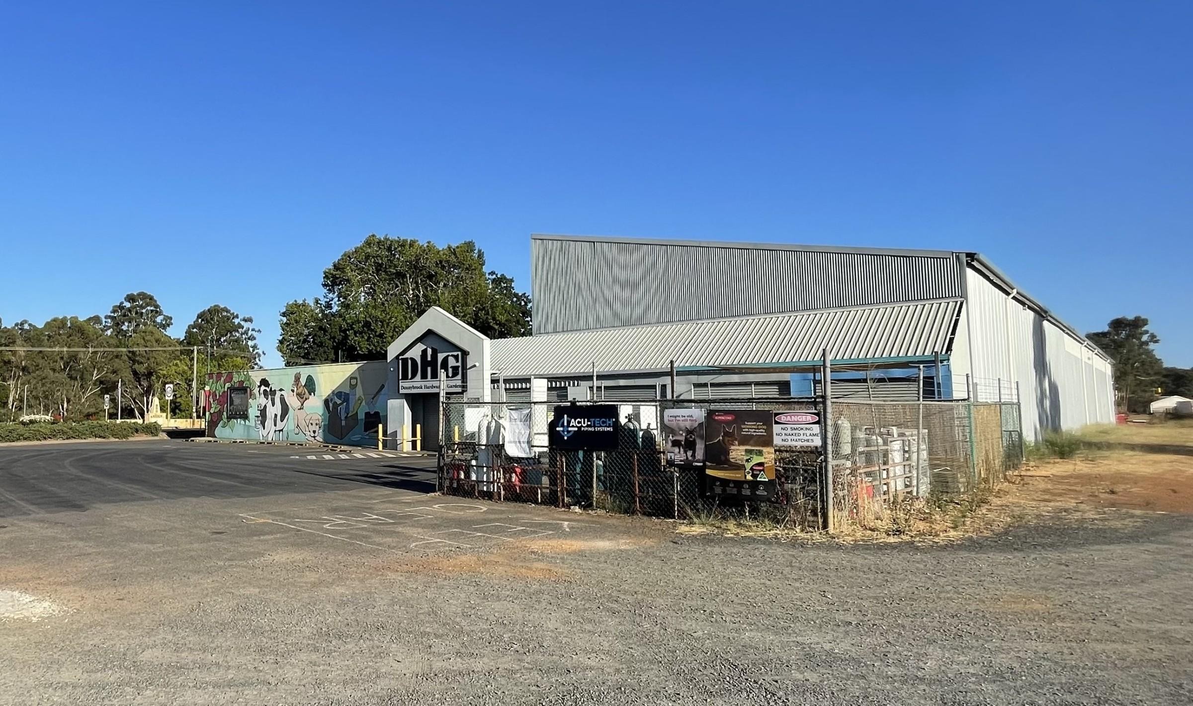 Donnybrook Hardware & Garden 676144 3